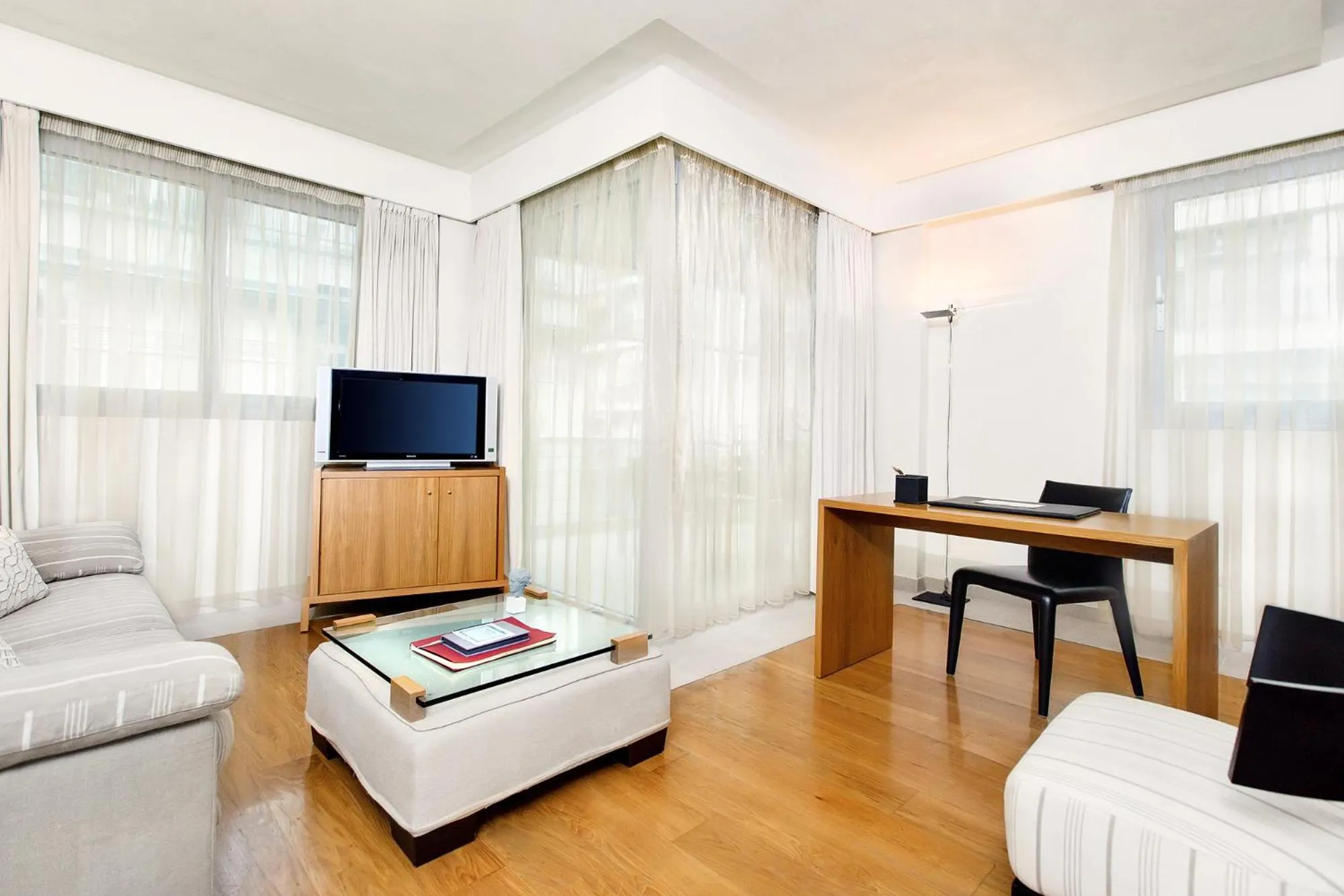 Living room, Bed in Daios Luxury Living