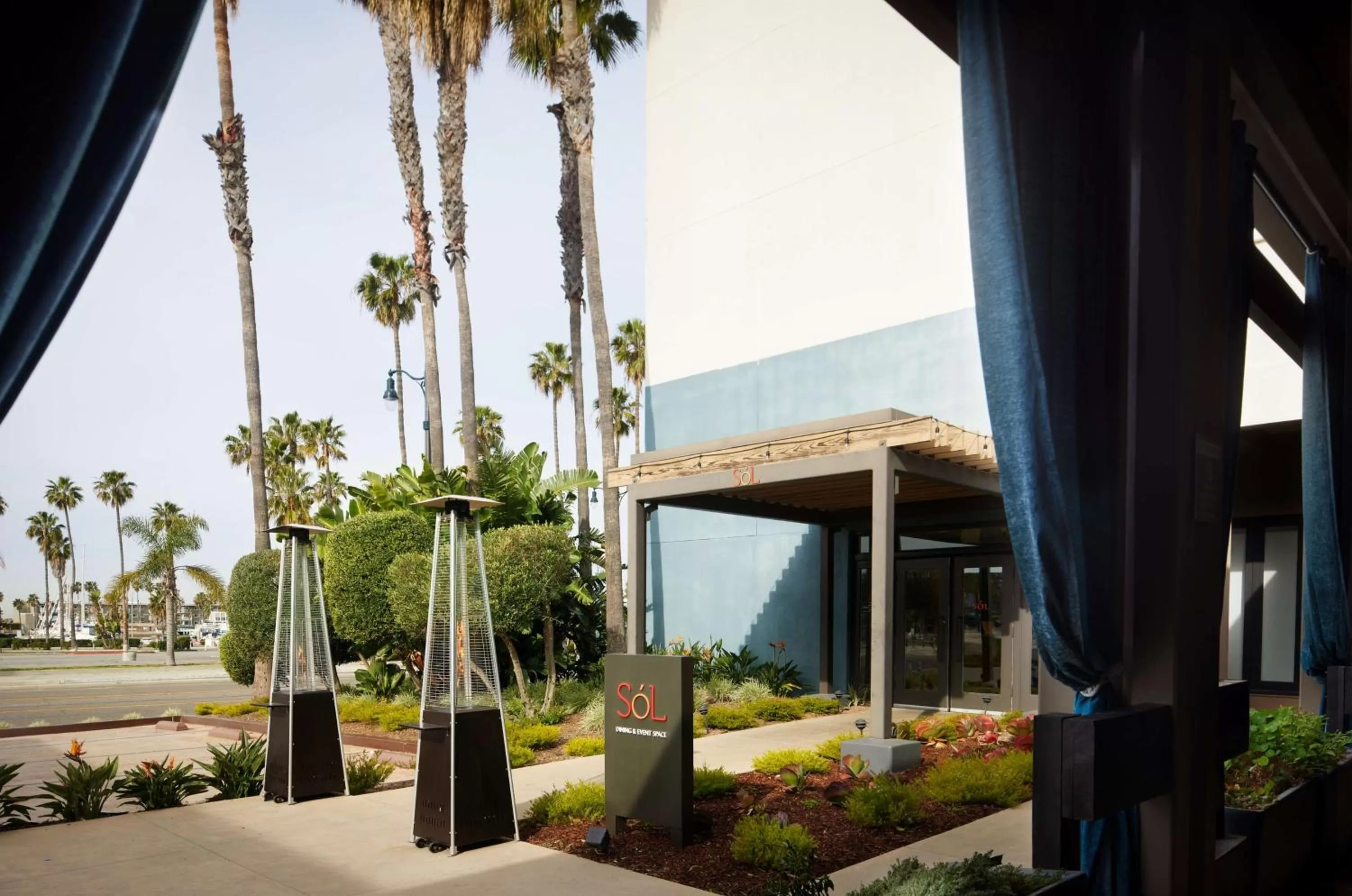 Restaurant/places to eat in Sonesta Redondo Beach and Marina