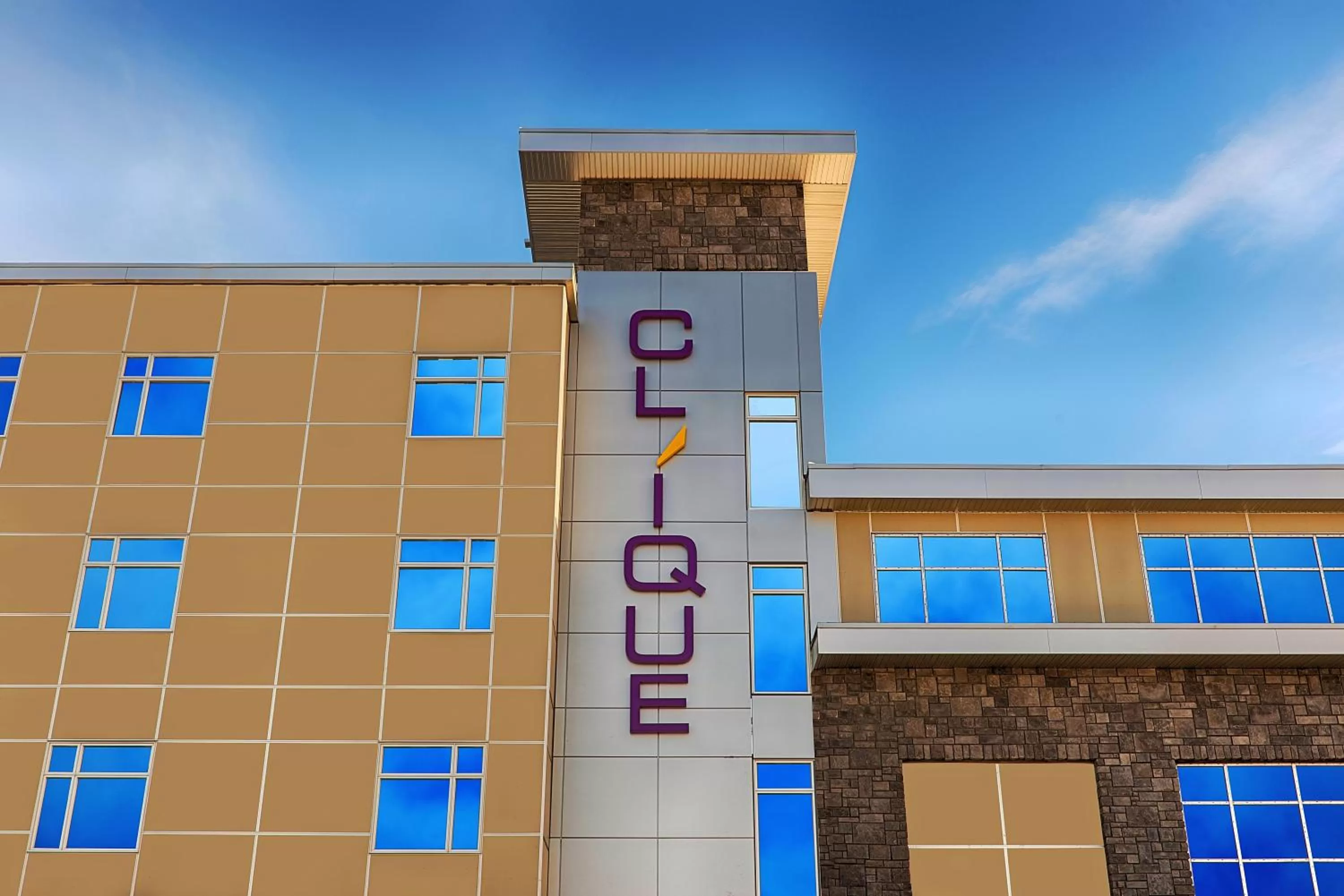 Facade/entrance in Hotel Clique Calgary Airport