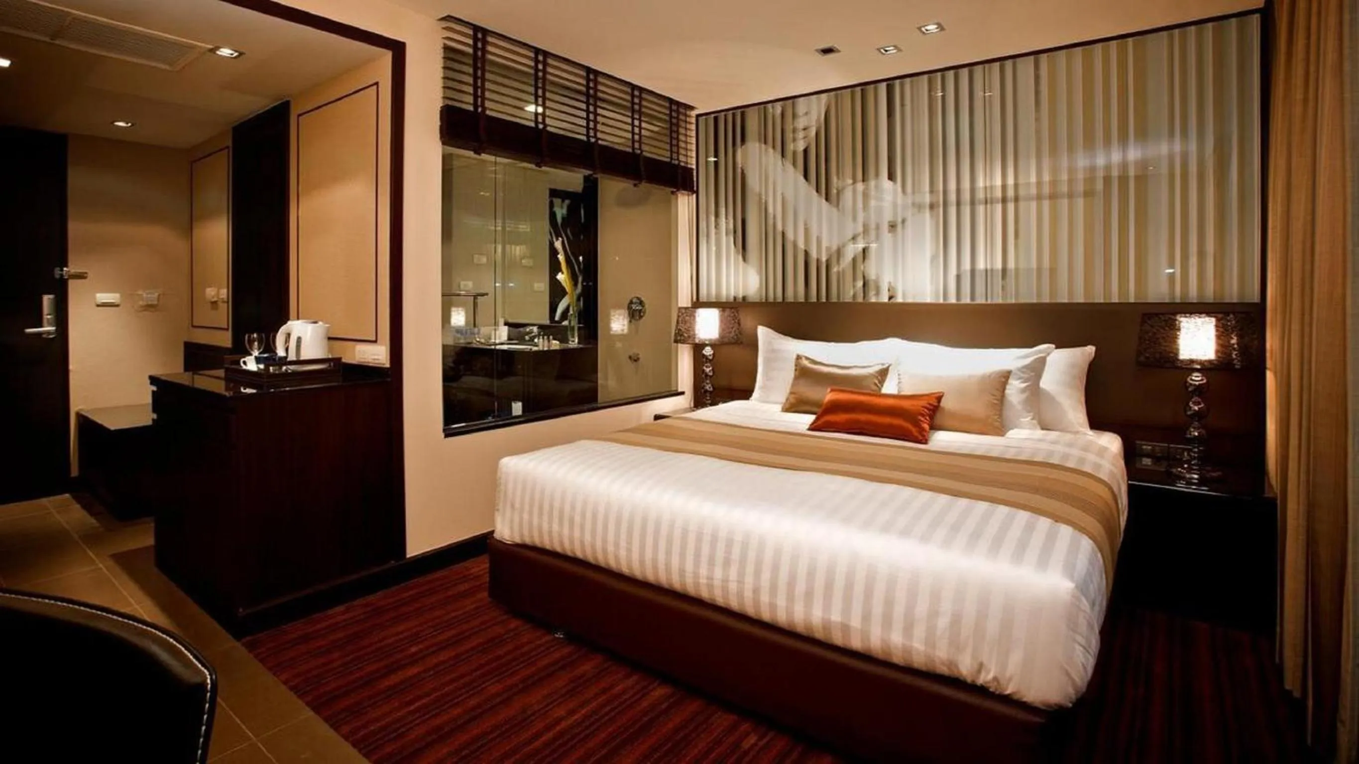 Bed in M2 de Bangkok Hotel