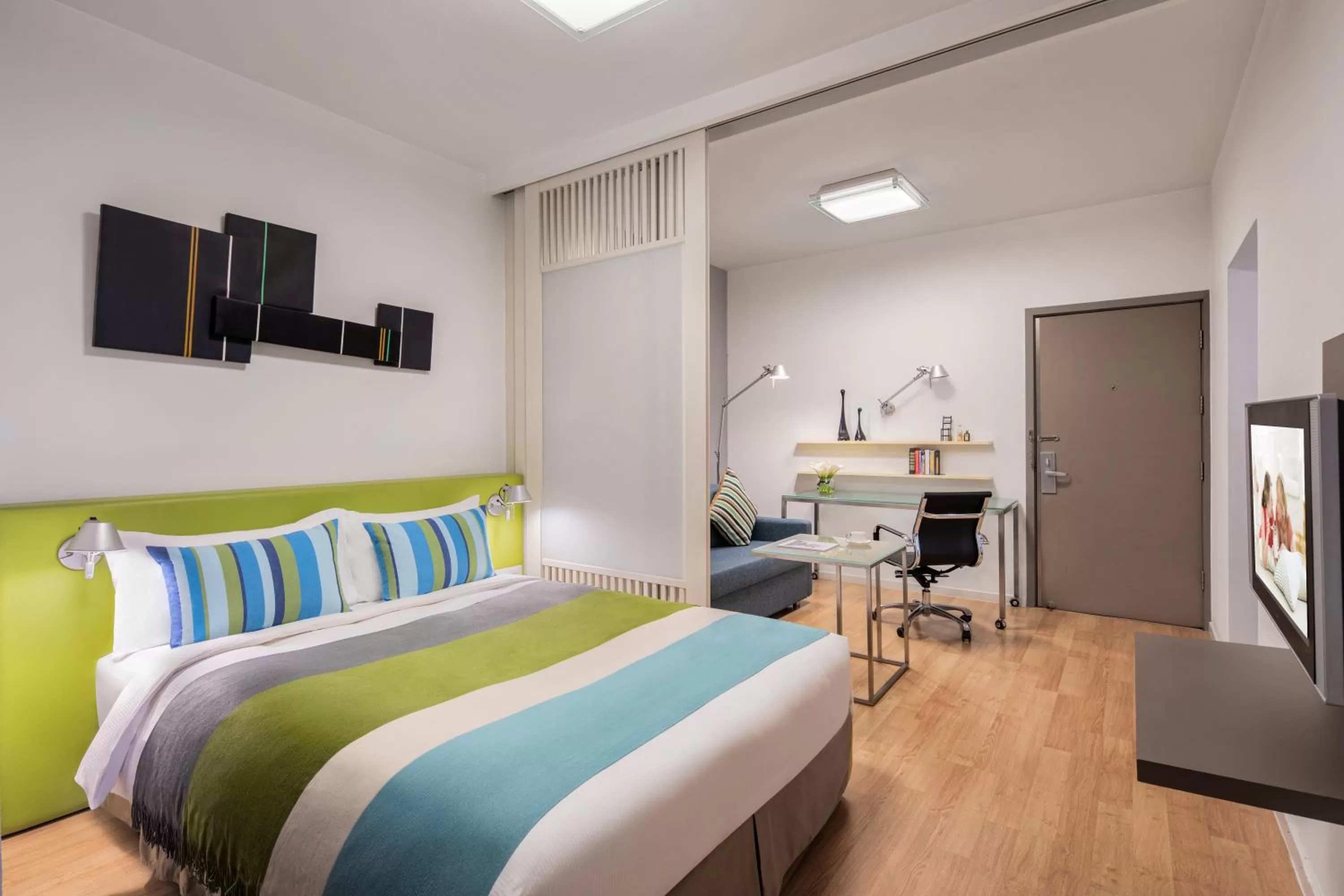 Photo of the whole room, Bed in Citadines Xinghai Suzhou