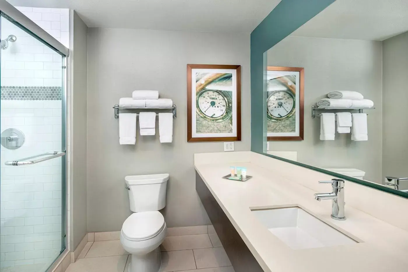 Queen Room with Two Queen Beds in The Pierpont Inn Queen Room with Two Queen Beds in The Pierpont Inn