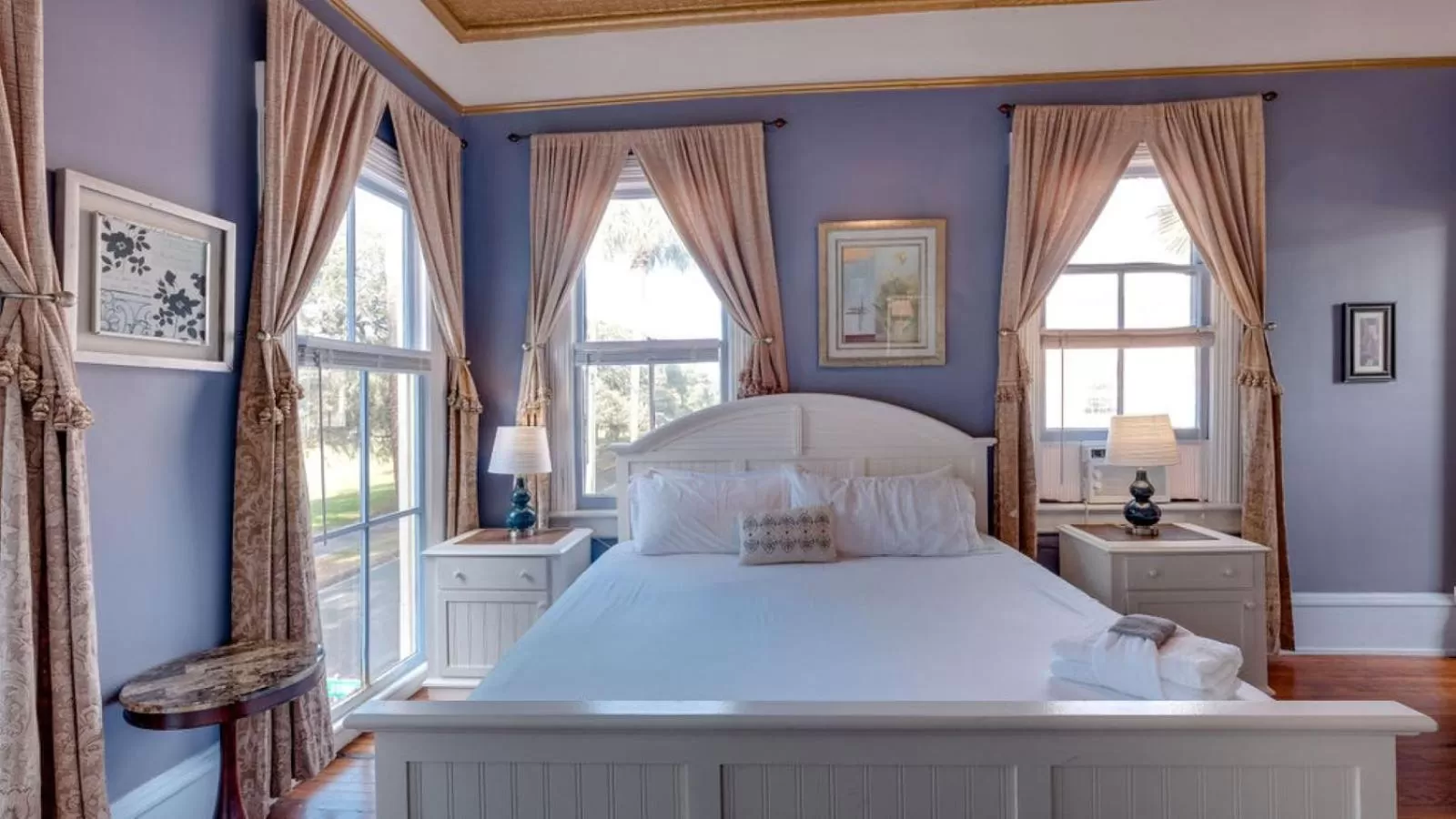 Bed in Forsyth Park 2 Bedroom Beauty