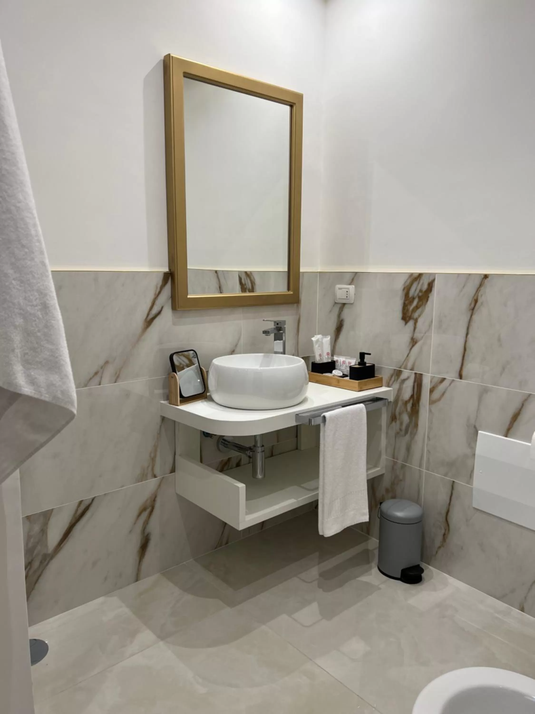 Bathroom in Pompei via Roma Suite