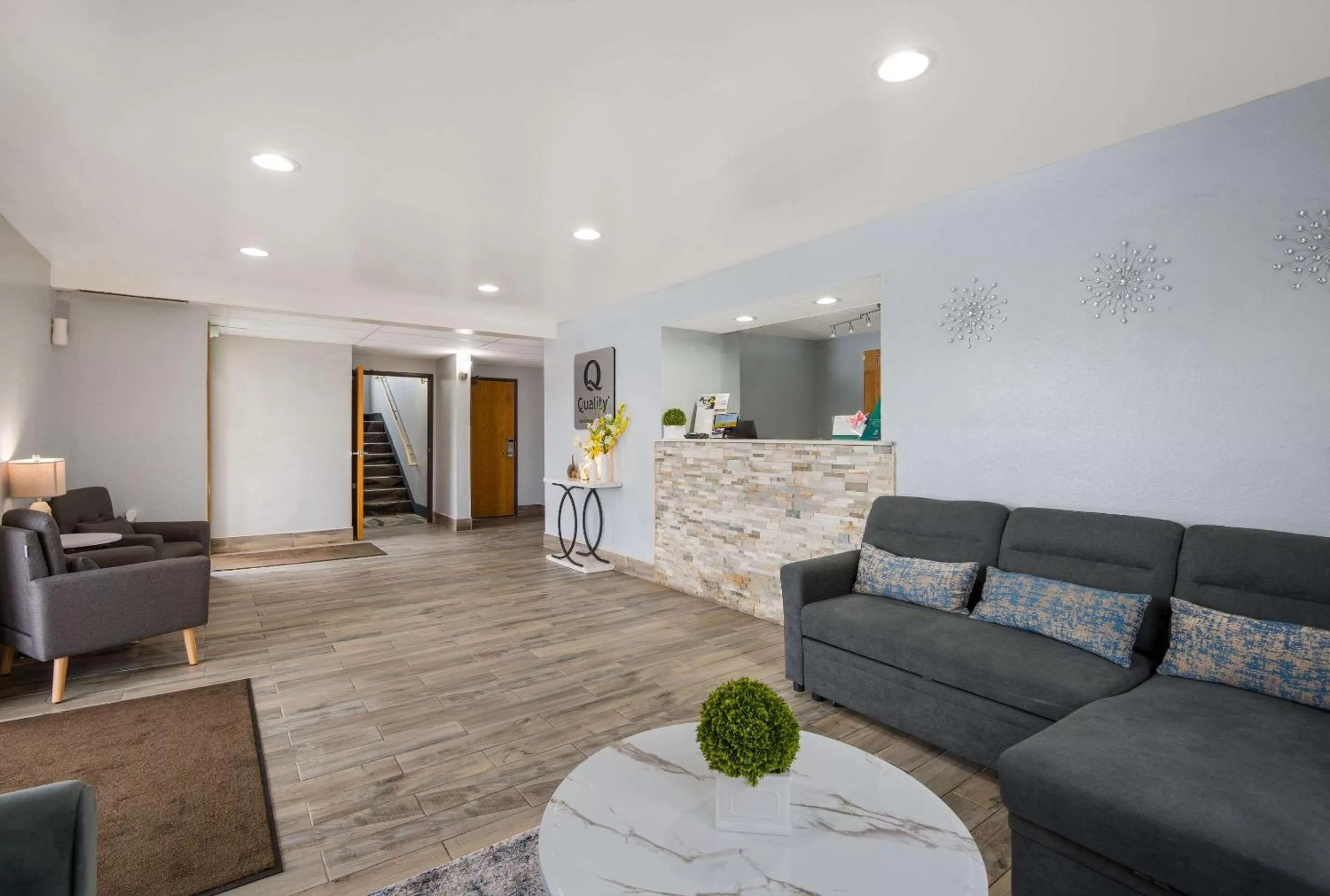 Lobby or reception, Seating Area in Super 8 by Wyndham Oneida Verona