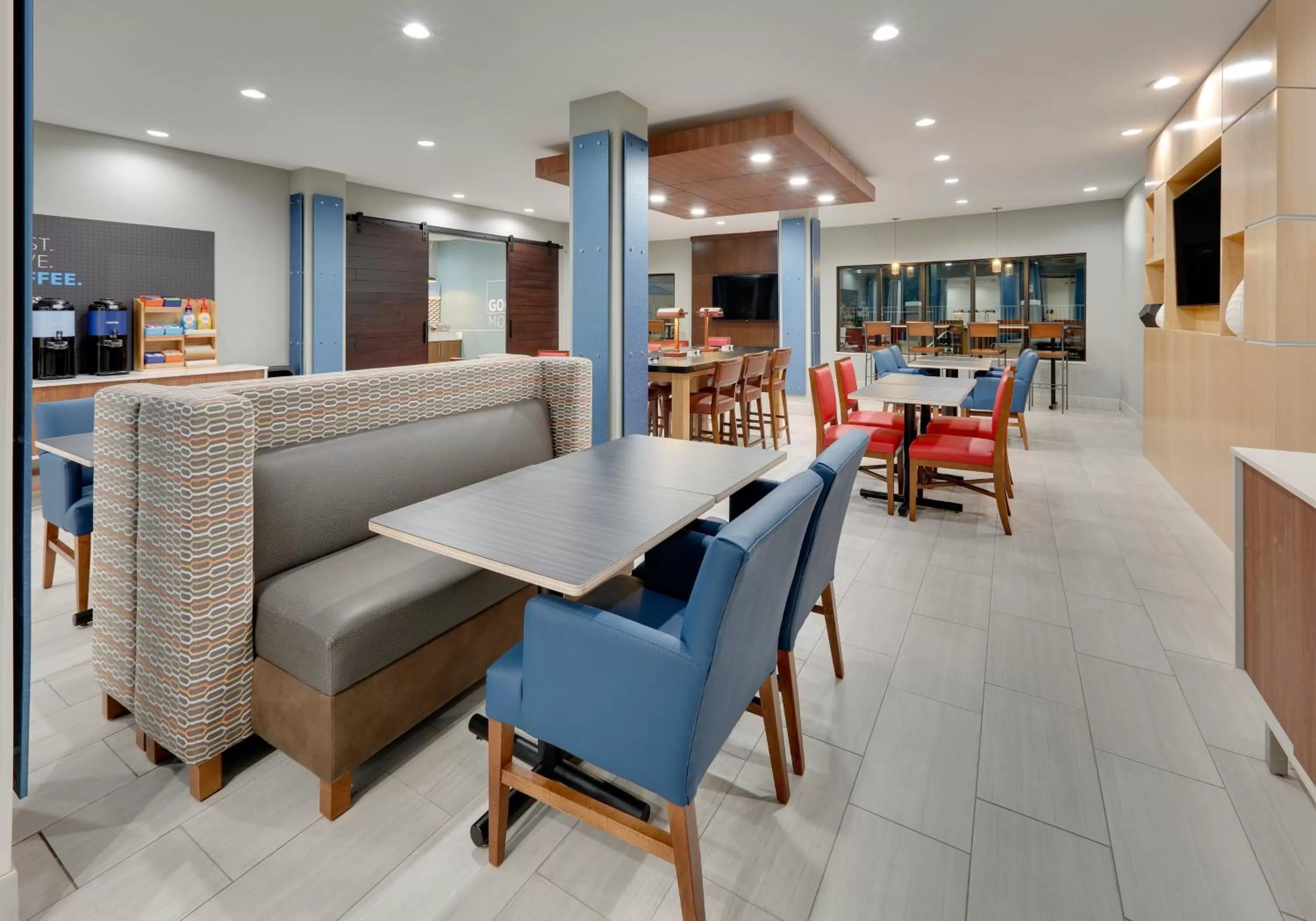 Breakfast in Holiday Inn Express & Suites San Antonio NW near SeaWorld by IHG