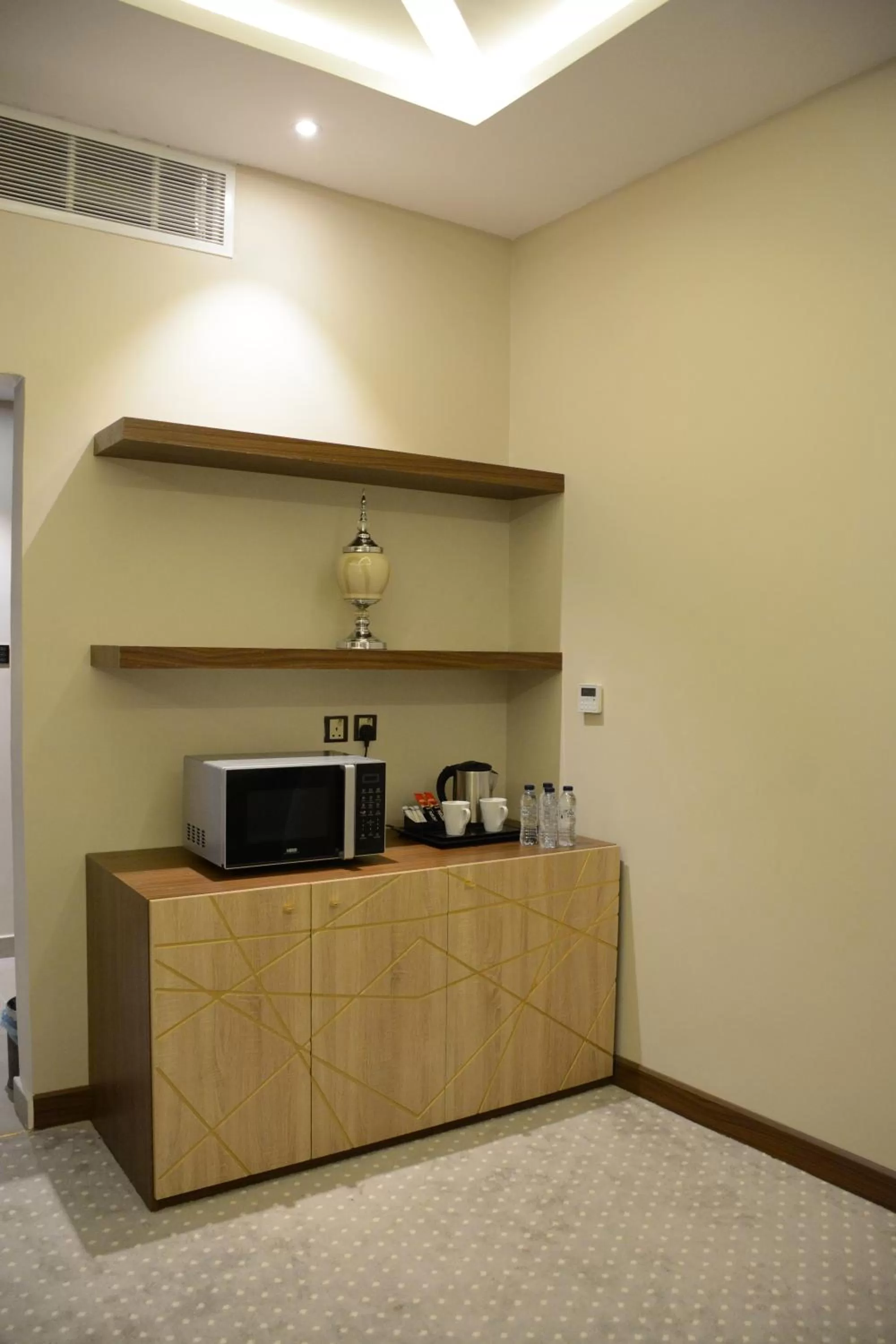 Coffee/tea facilities in E1 Hotel