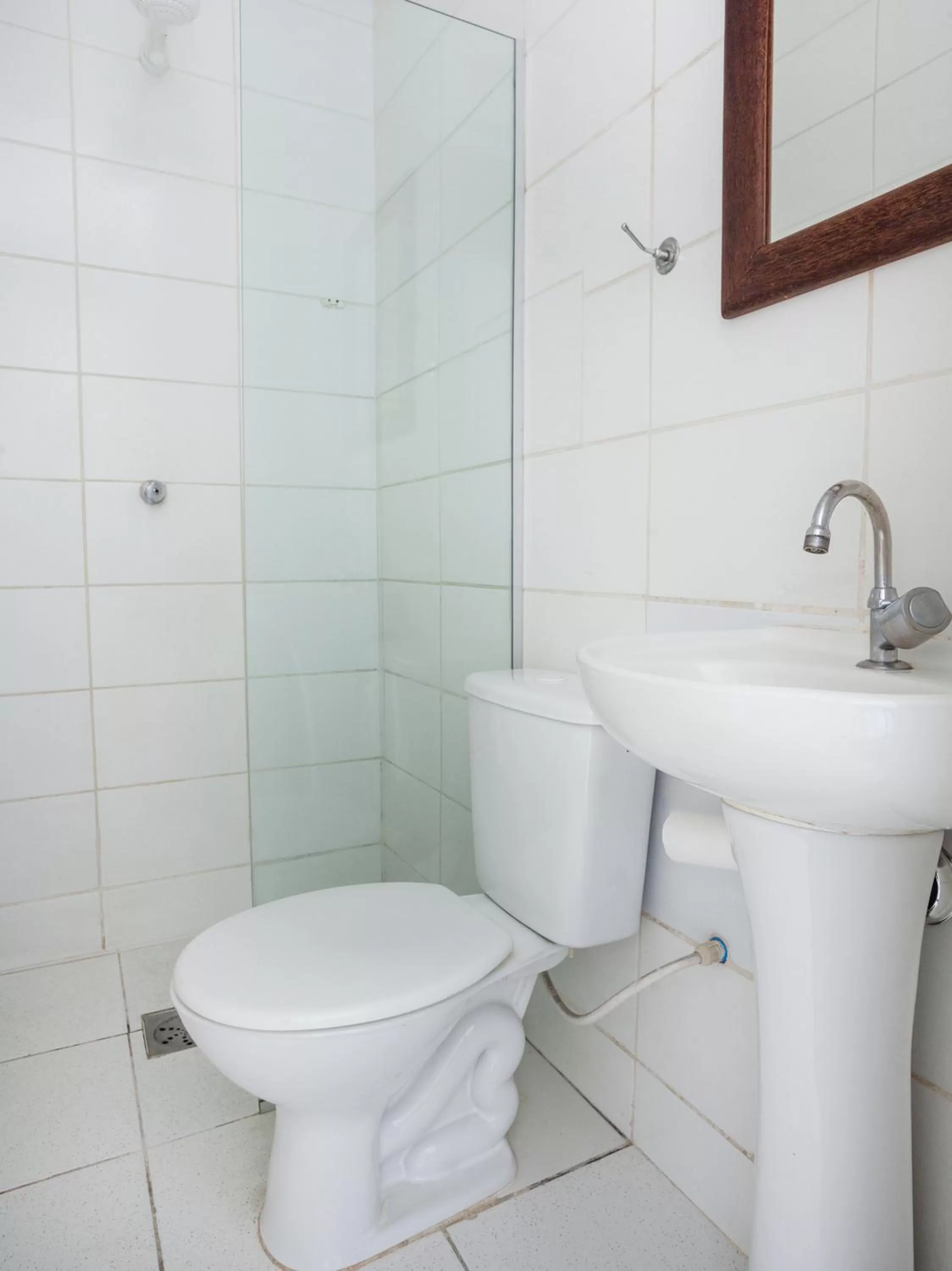 Bathroom in Hotel Economy 888 - By UP Hotel - Próximo a Praça da Estação e Rodoviária