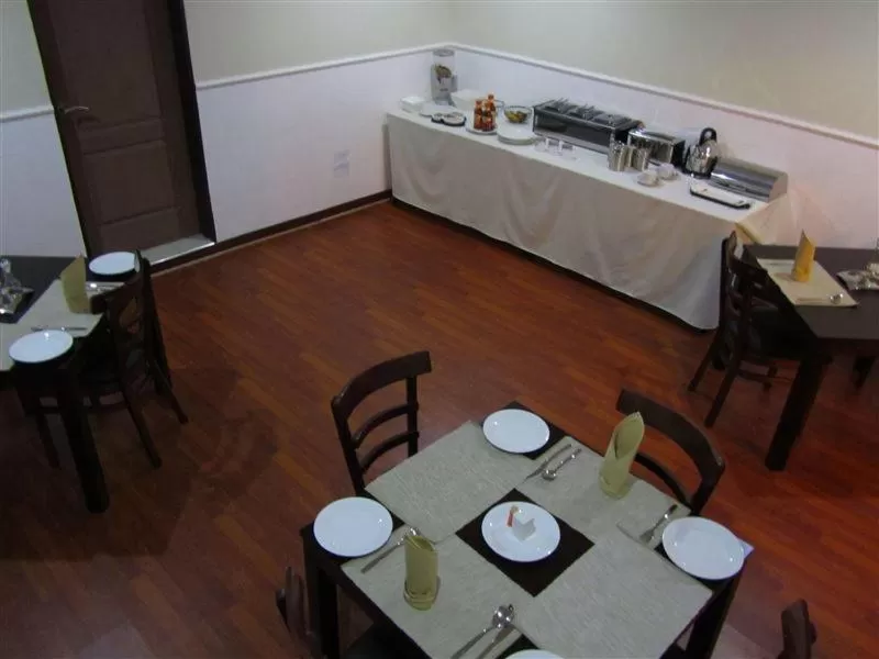 Restaurant/Places to Eat in Road Stay