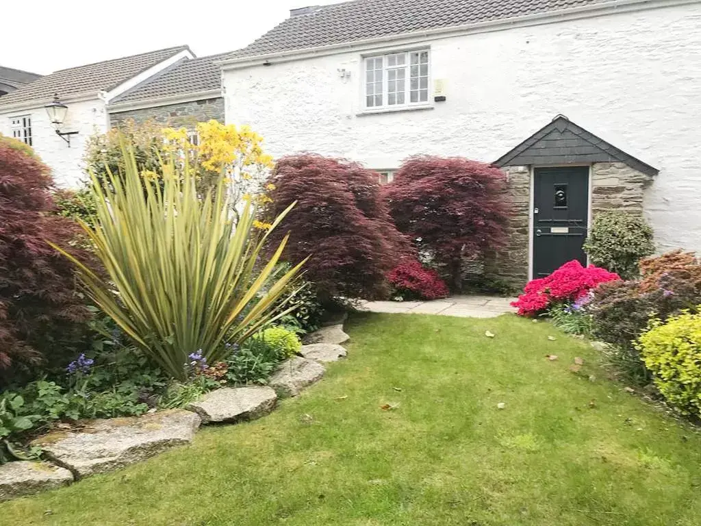 Three-Bedroom House in Carbis Bay and Spa Hotel Three-Bedroom House in Carbis Bay and Spa Hotel