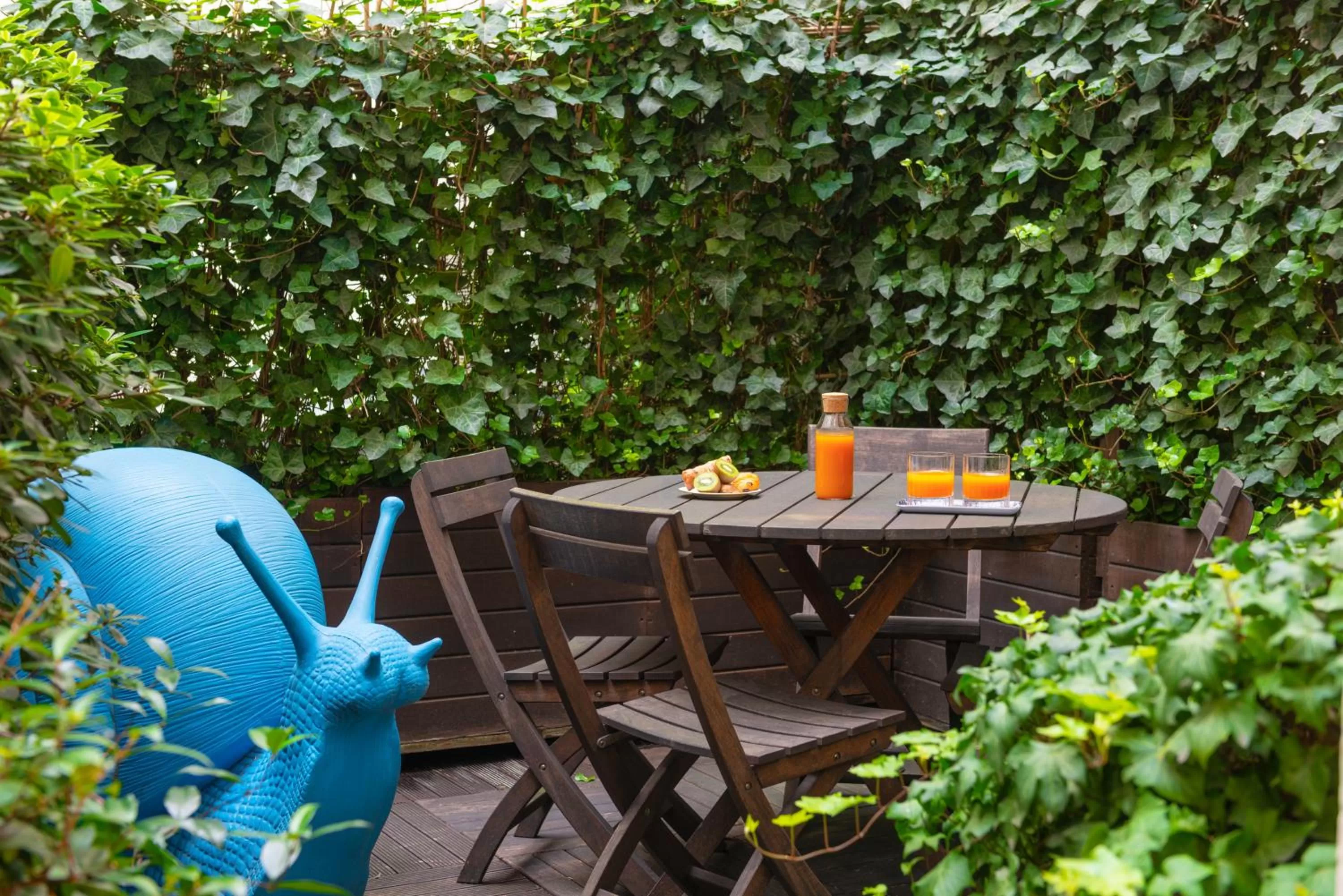 Patio in Golden Tulip Opera de Noailles