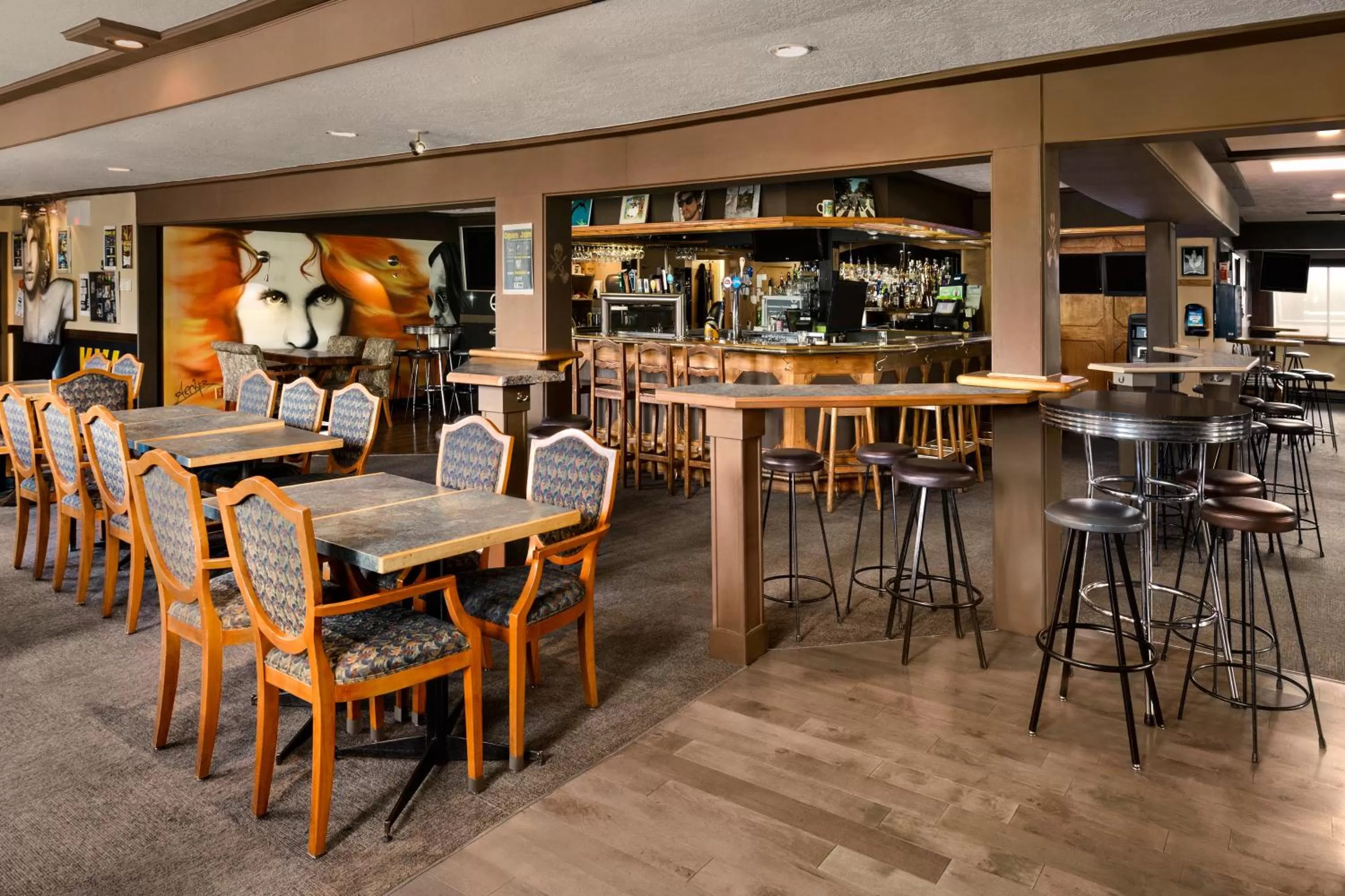 Restaurant/places to eat in Days Inn by Wyndham Victoria Uptown