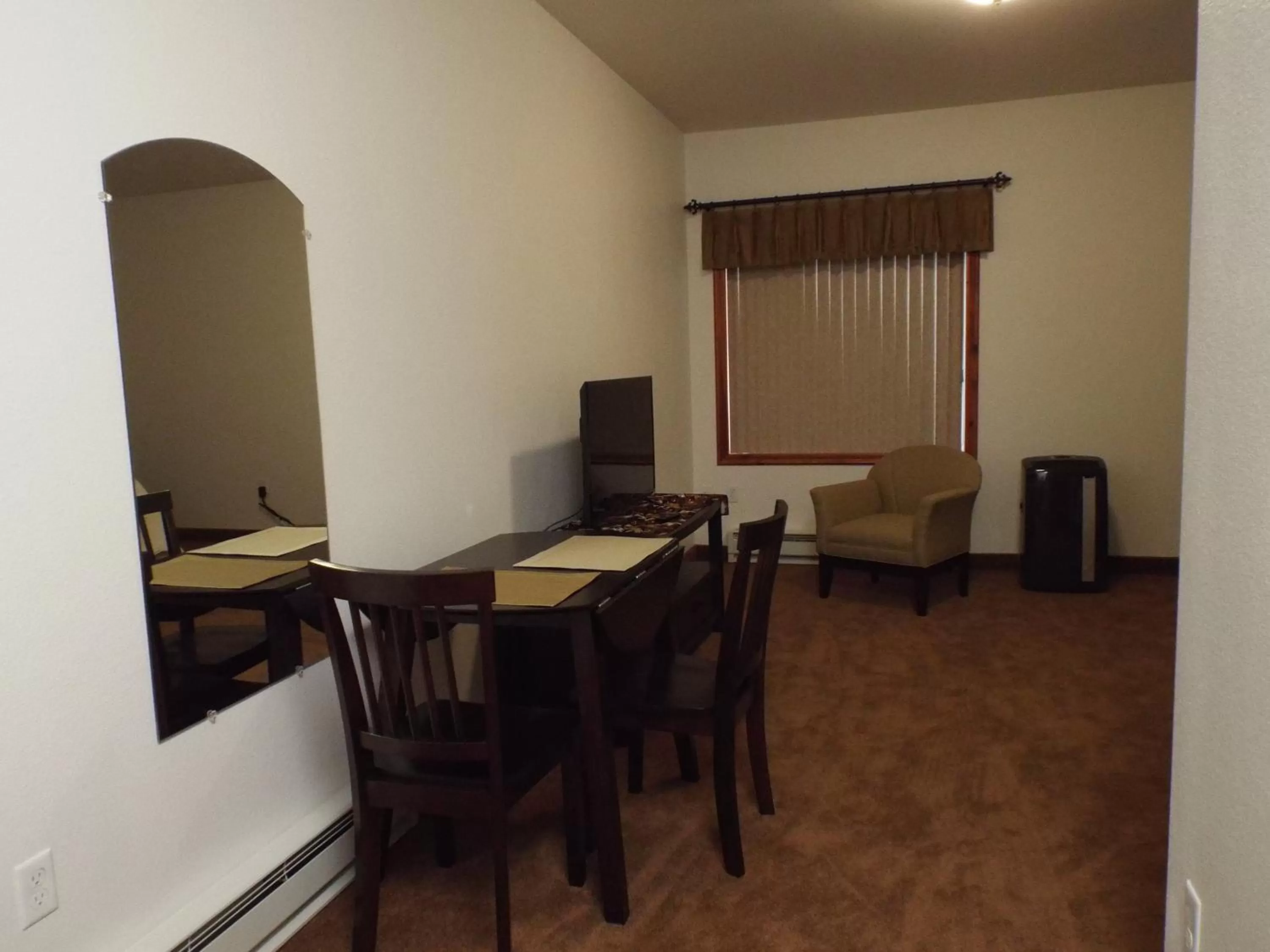 Dining Area in Greenwood Village Inn & Suites