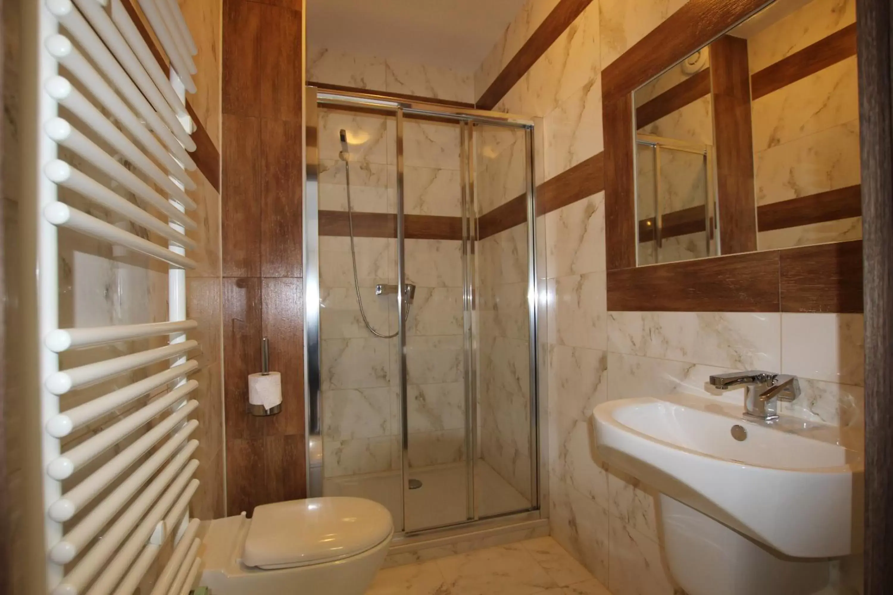 Double Room with Private Bathroom - single occupancy in Resident Rene Double Room with Private Bathroom - single occupancy in Resident Rene