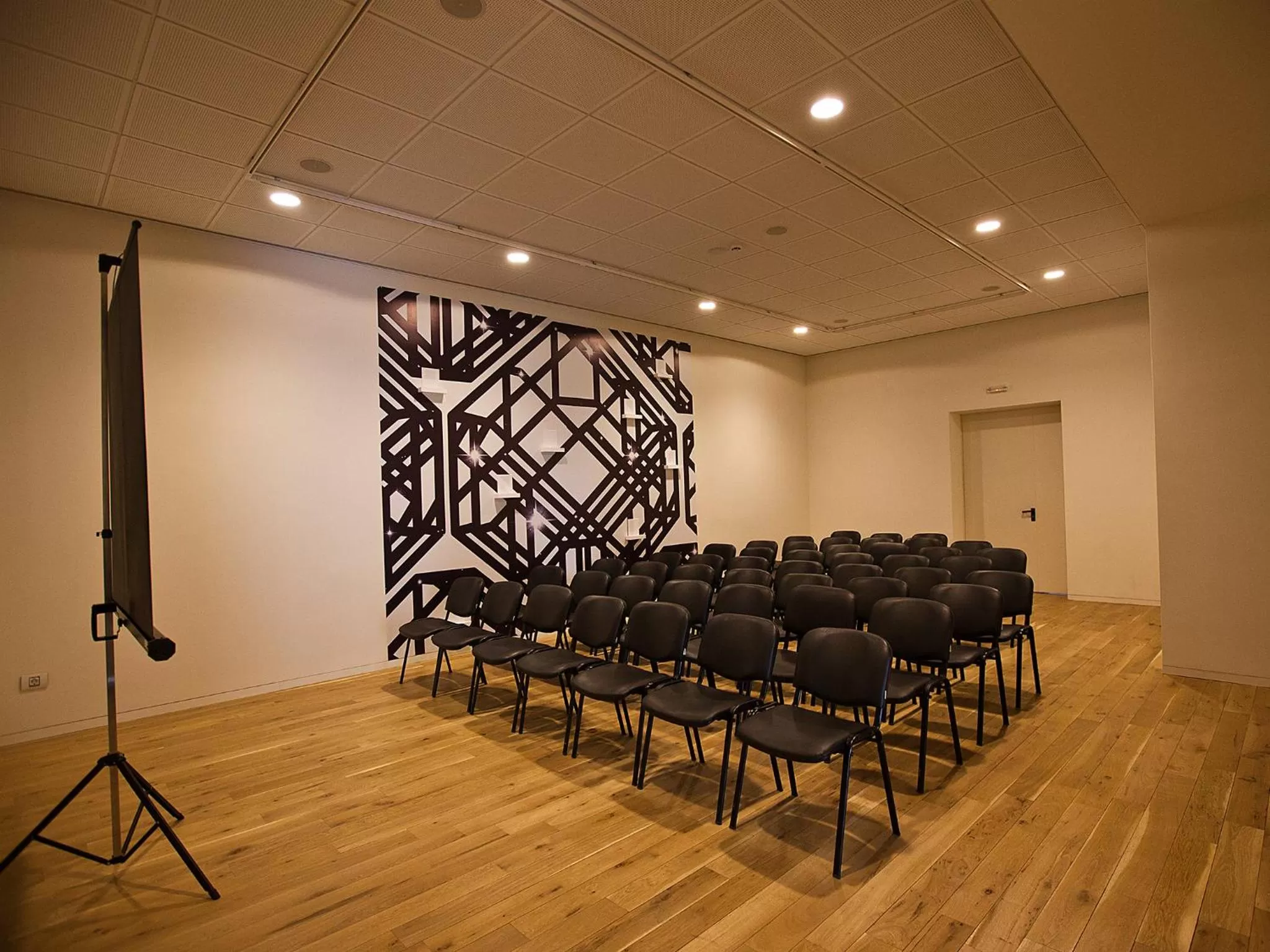 Business facilities in Graffit Gallery Design Hotel