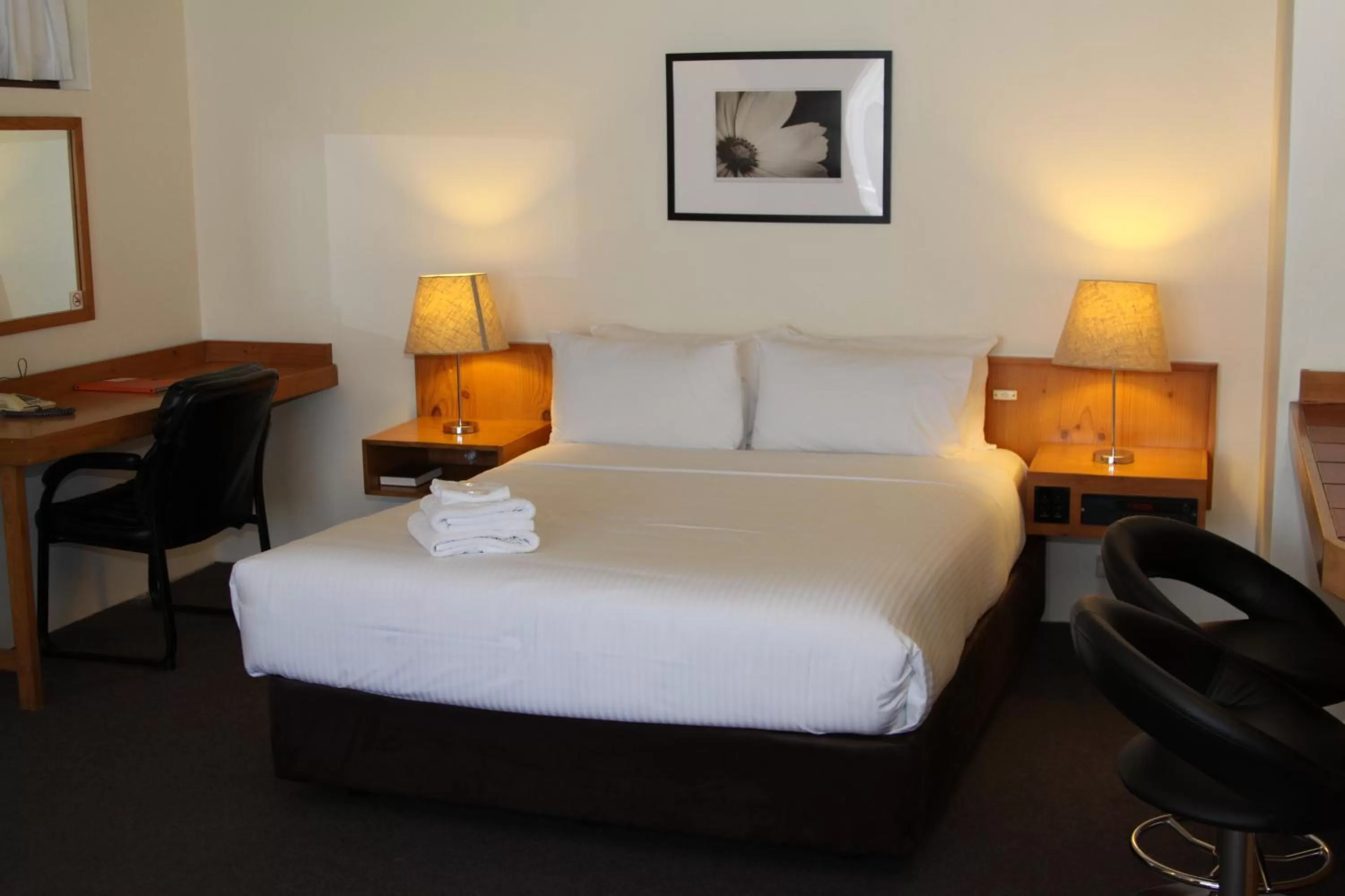 Executive Queen Room in Waterview Gosford Motor Inn