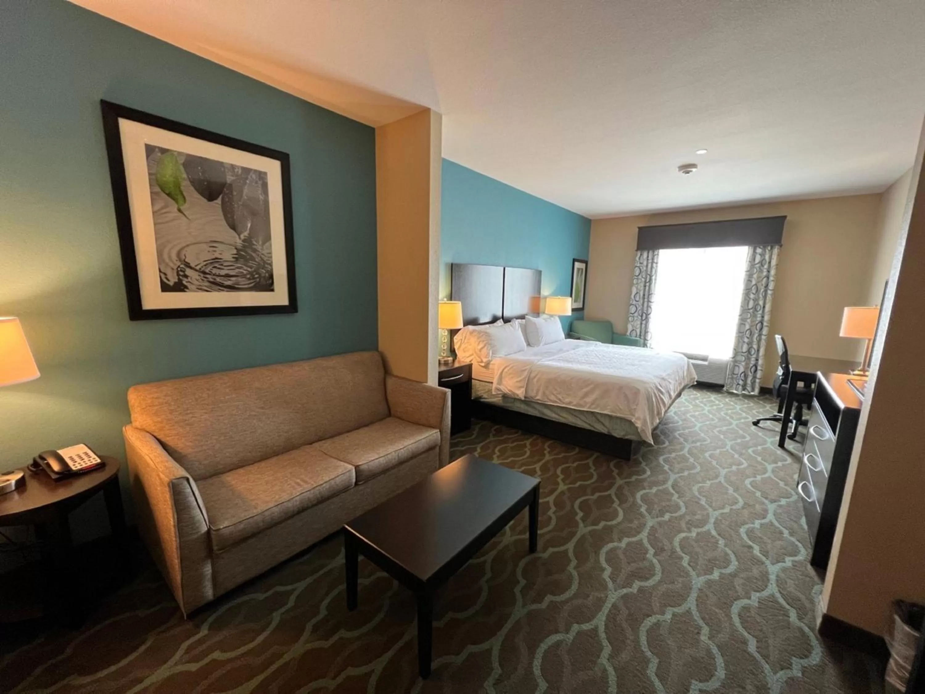 Photo of the whole room, Bed in Holiday Inn Express Hotels & Suites Cuero by IHG