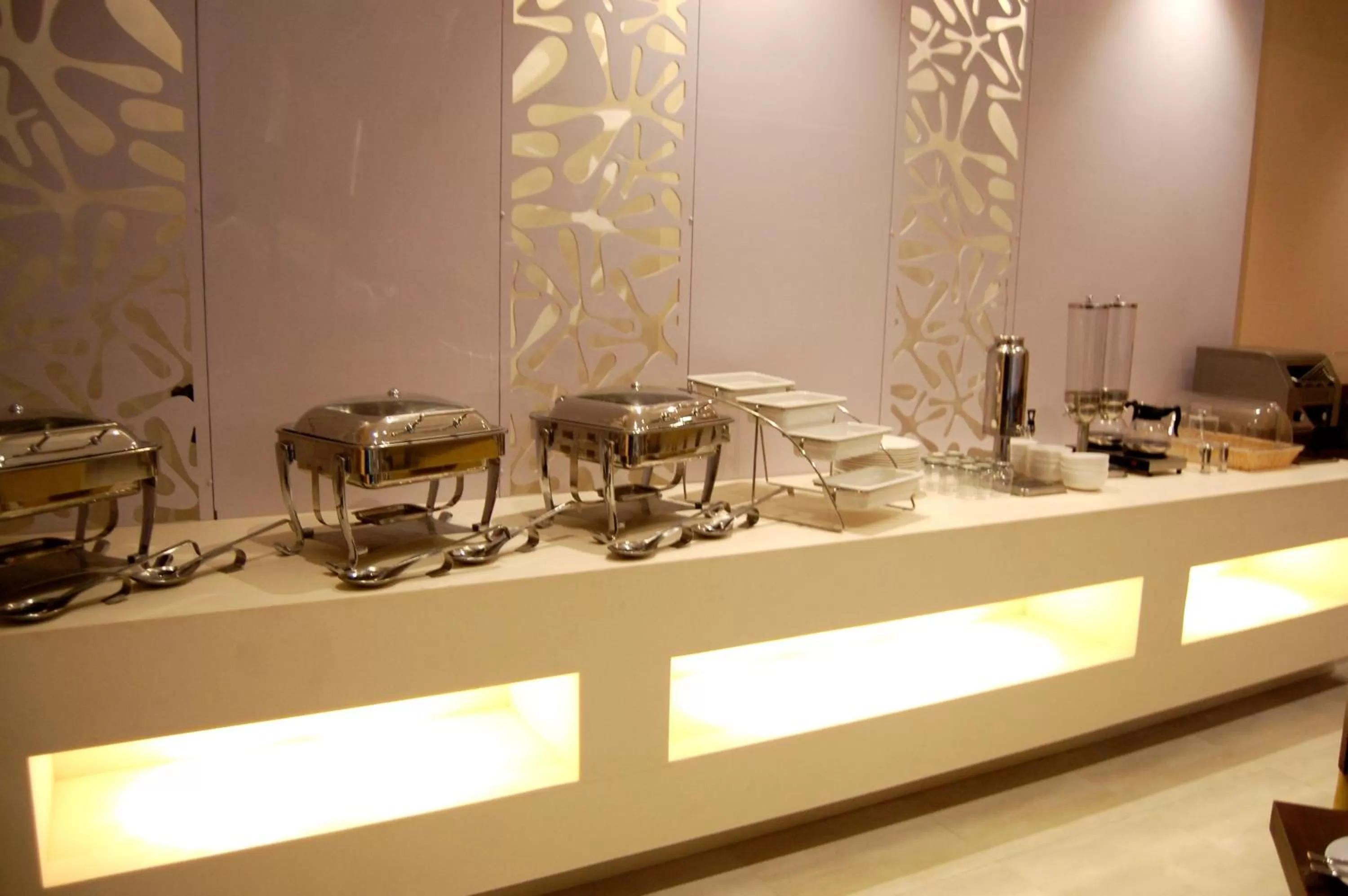 Restaurant/places to eat in Le Roi Udaipur