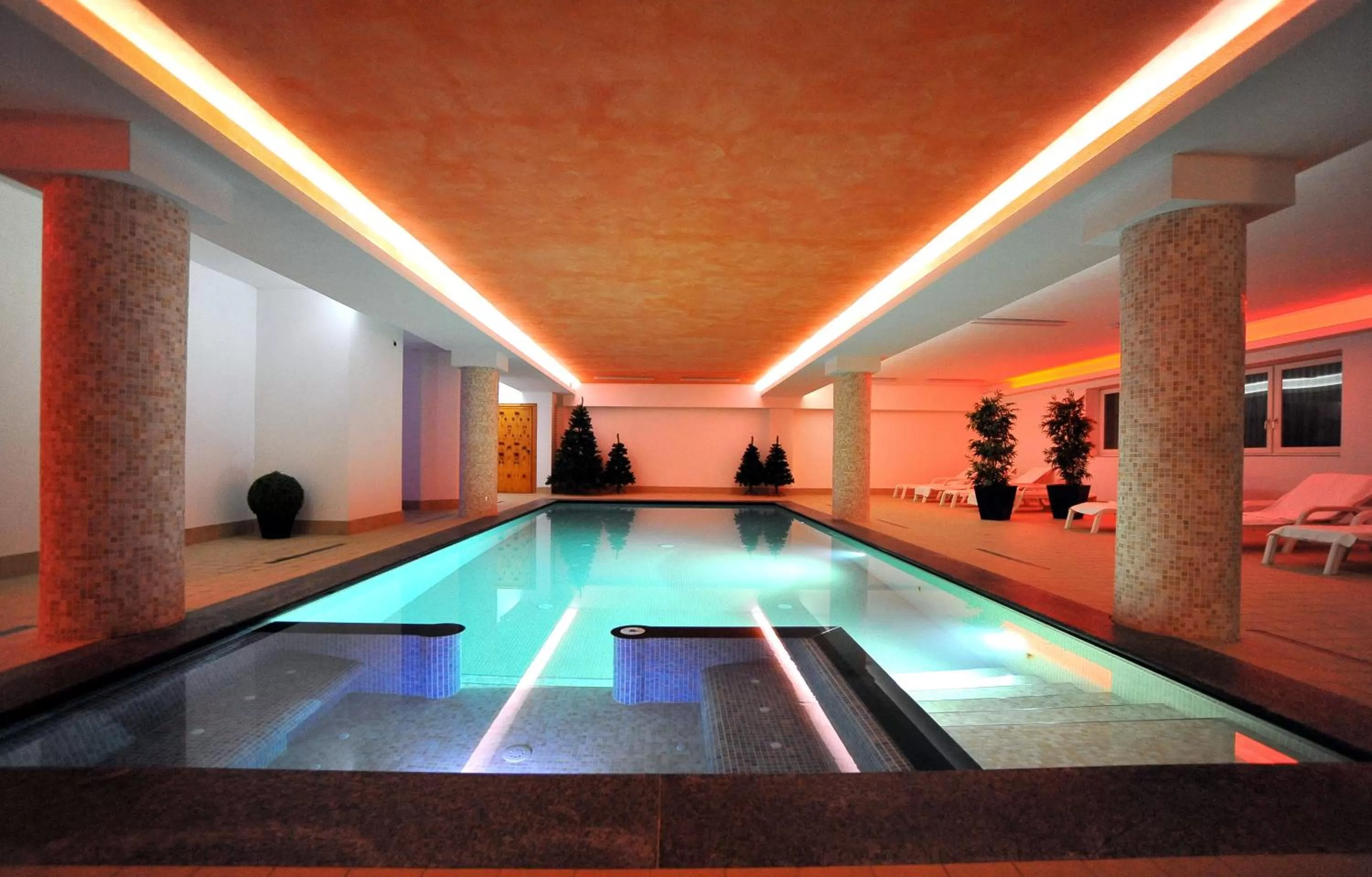 Swimming pool in Hotel Derby