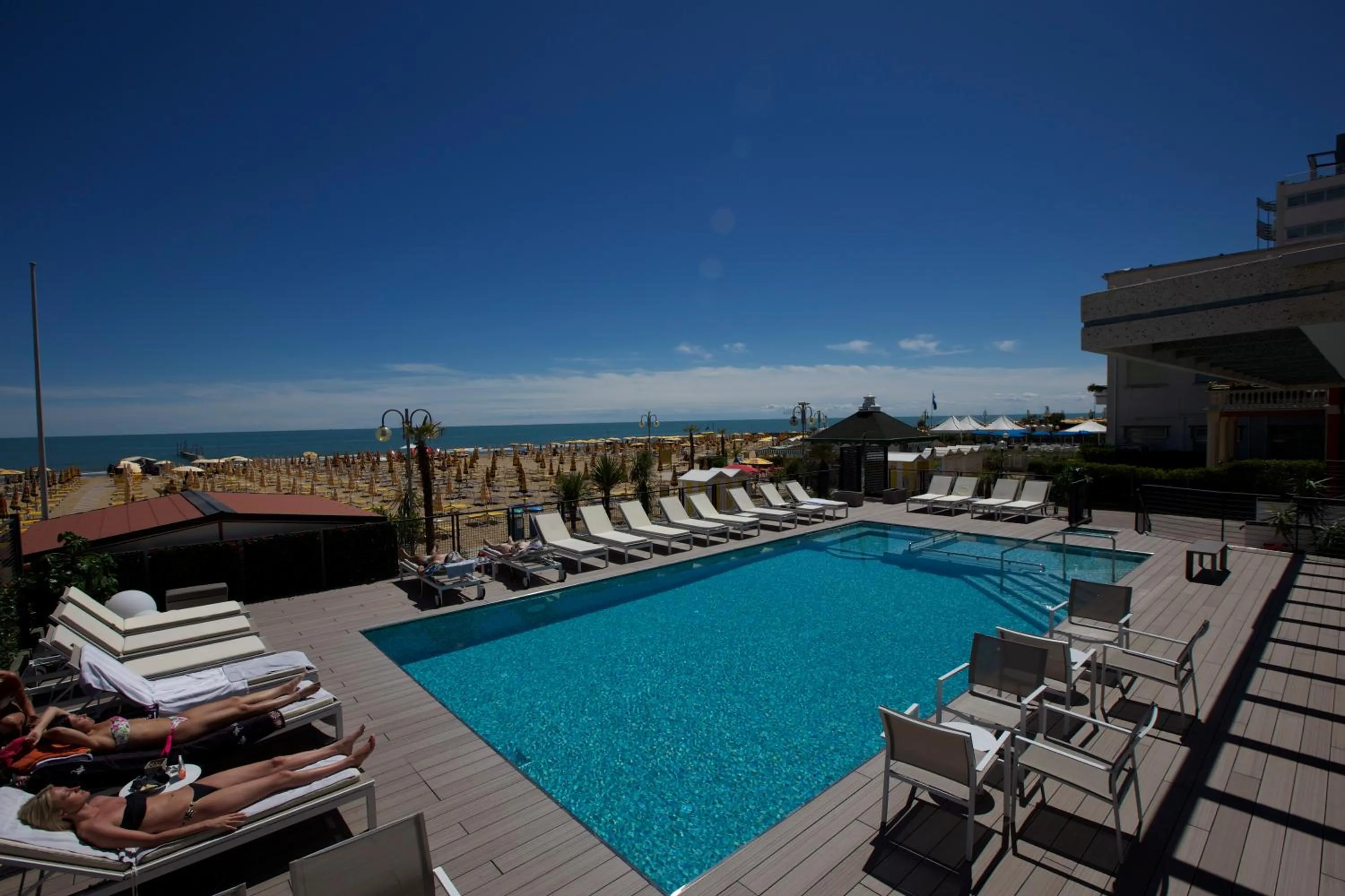 Restaurant/places to eat in Hotel Adlon