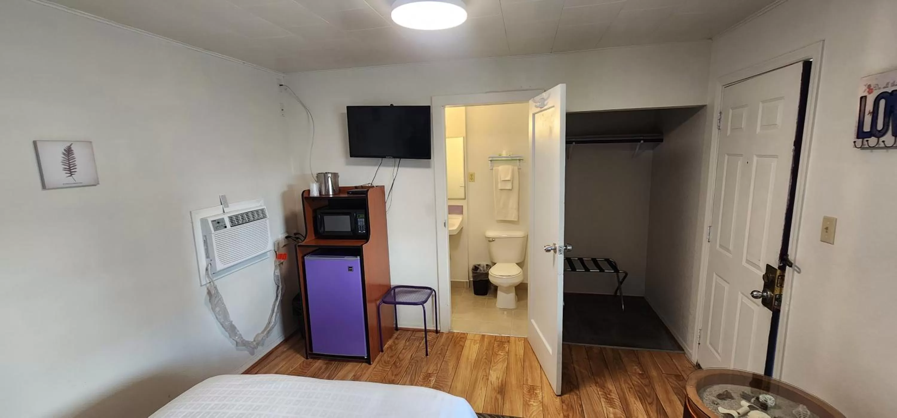 Shower, Bed in Rose's Motel