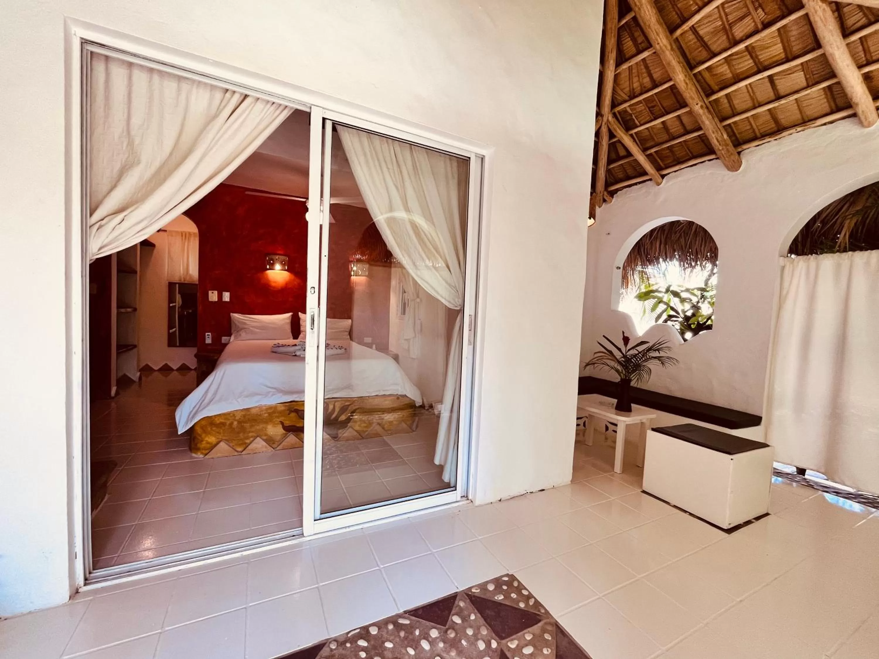 Patio, Bed in Hotel La Tortuga