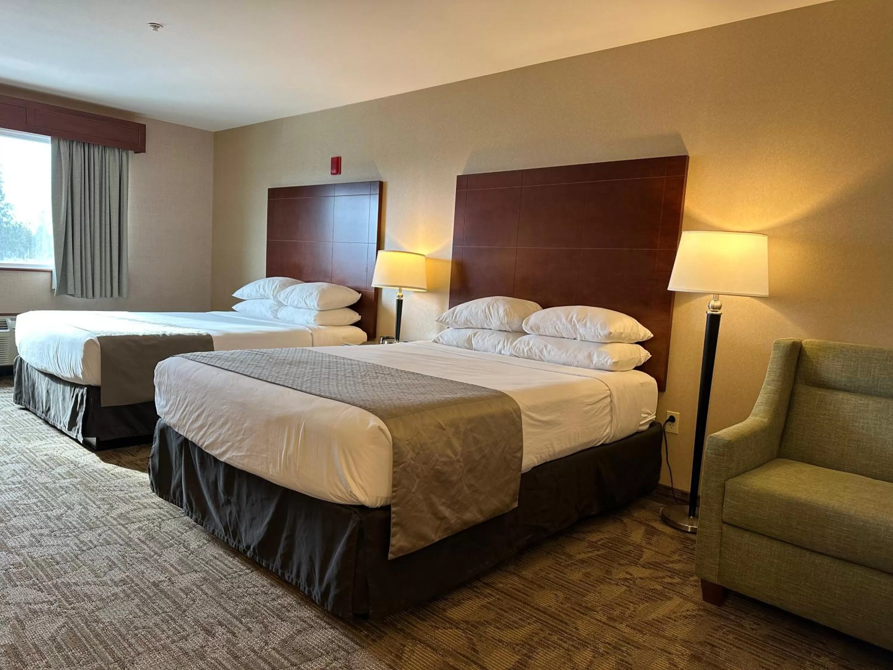 Bed in Medallion Inn and Suites