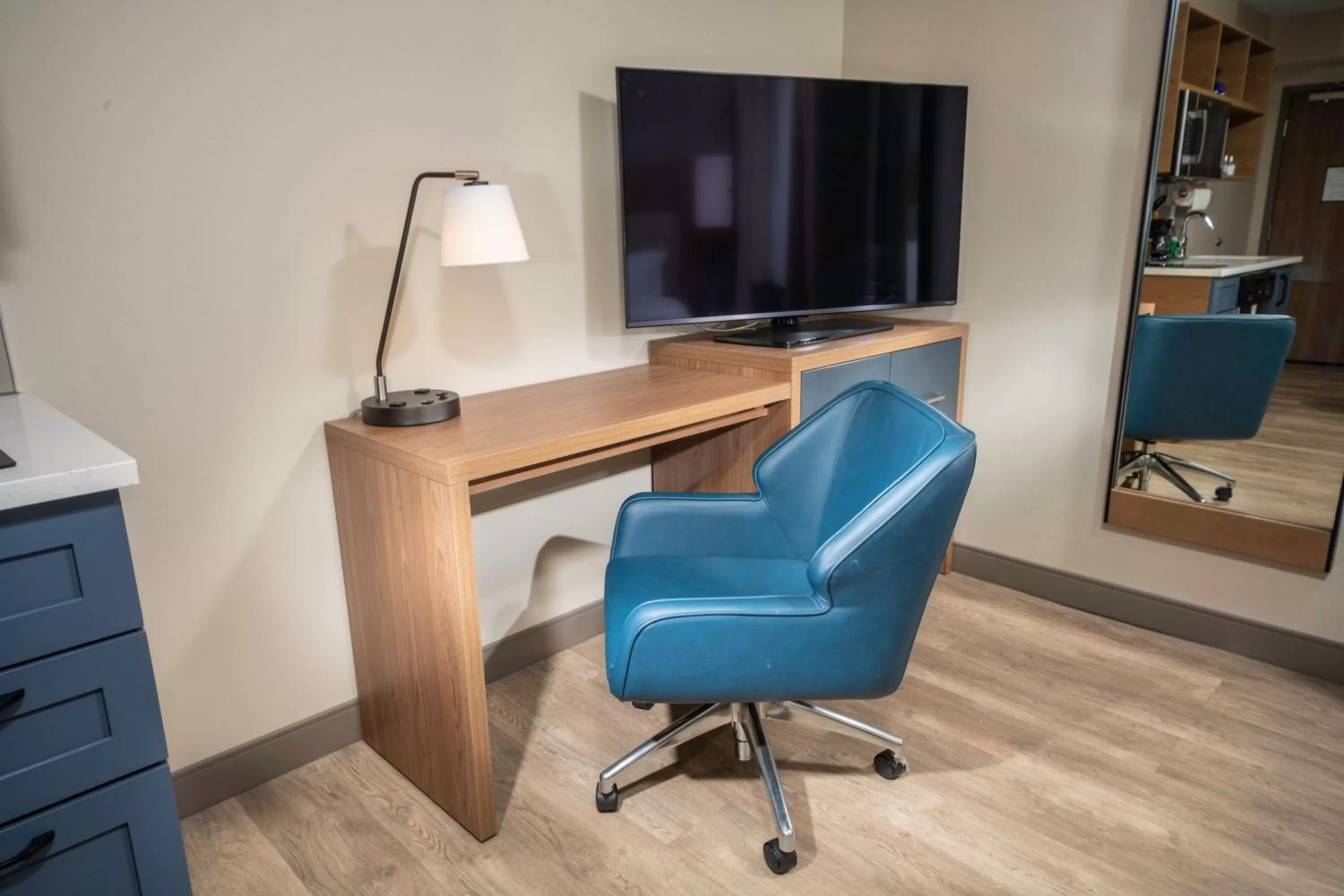 TV and multimedia in Candlewood Suites Charleston – Mt. Pleasant by IHG