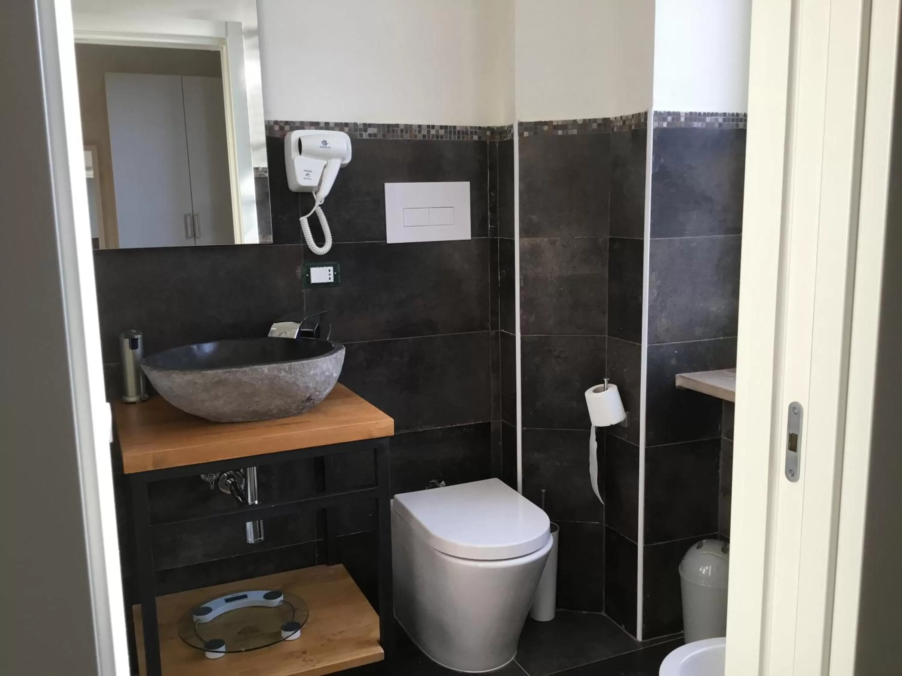 Toilet in A 2 PASSI da