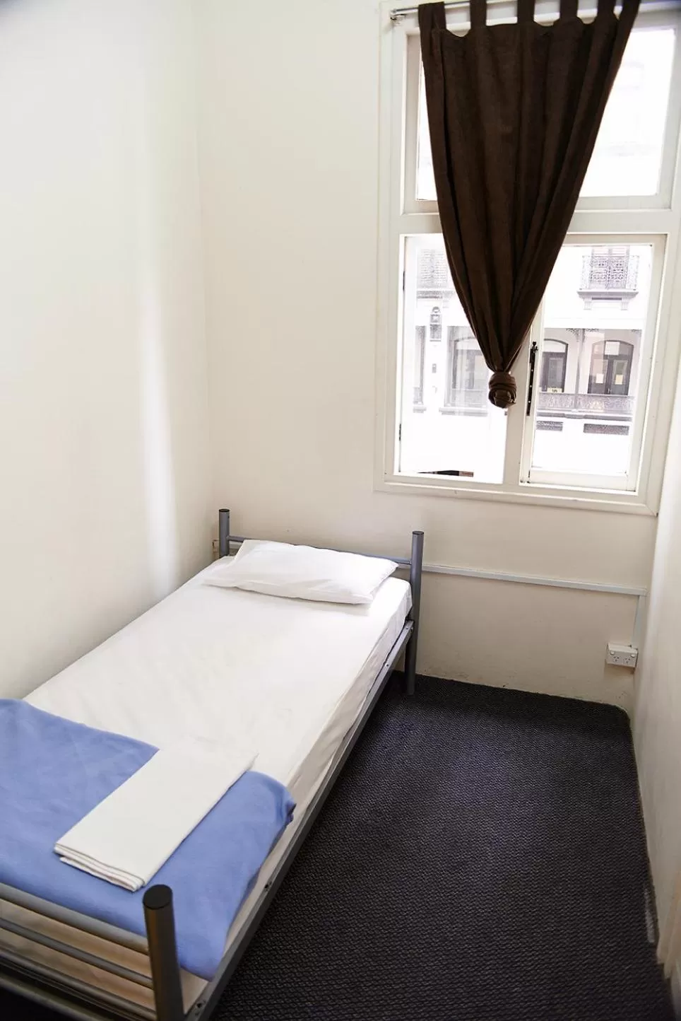 Bedroom, Bed in Maze Backpackers - Sydney