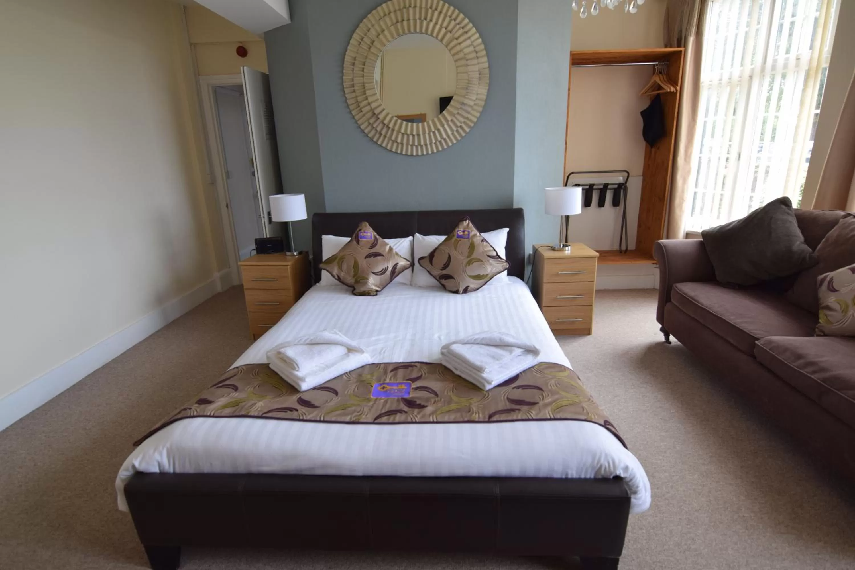 Bedroom, Bed in Castle Lodge