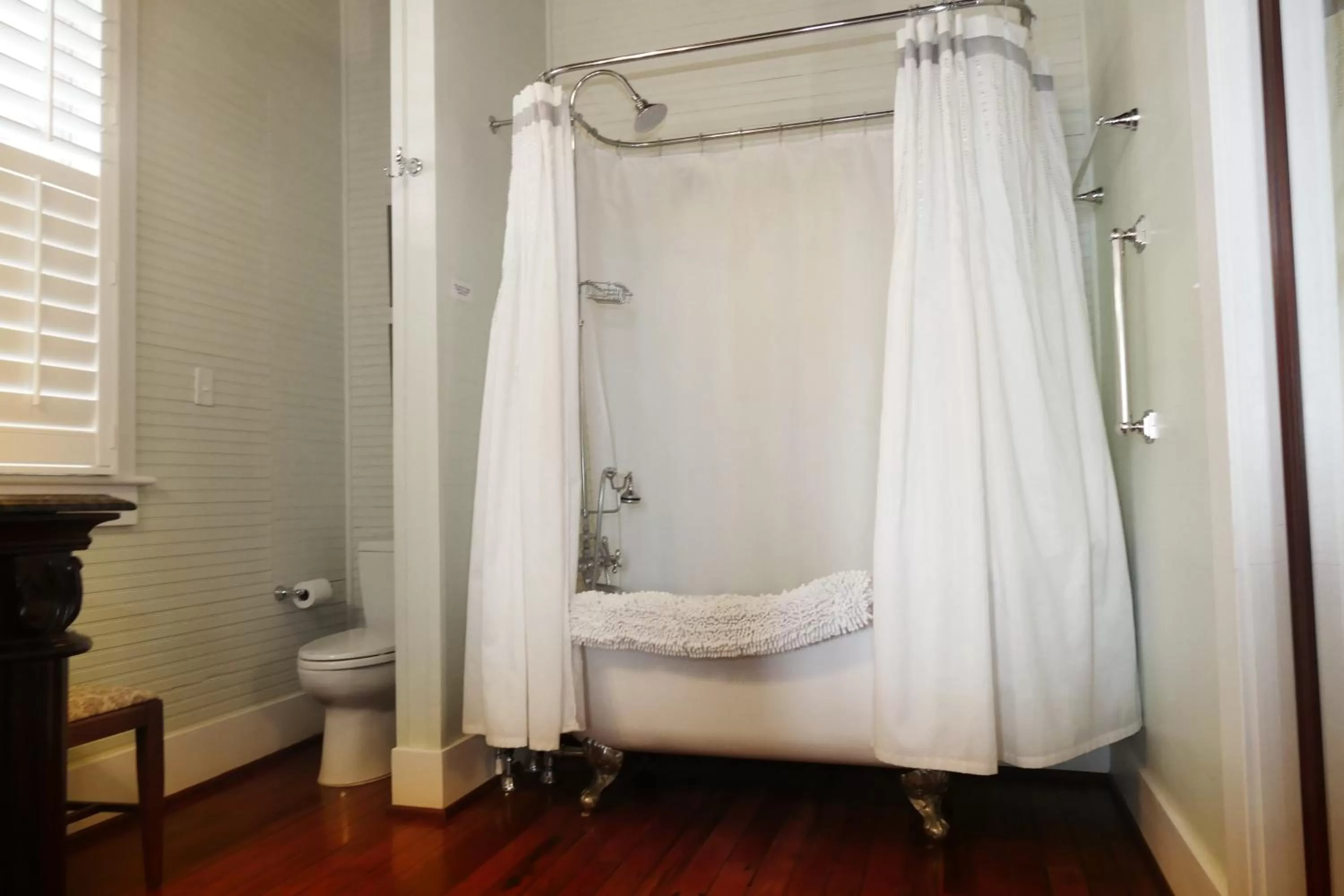 Bath in Beachview Inn and Spa