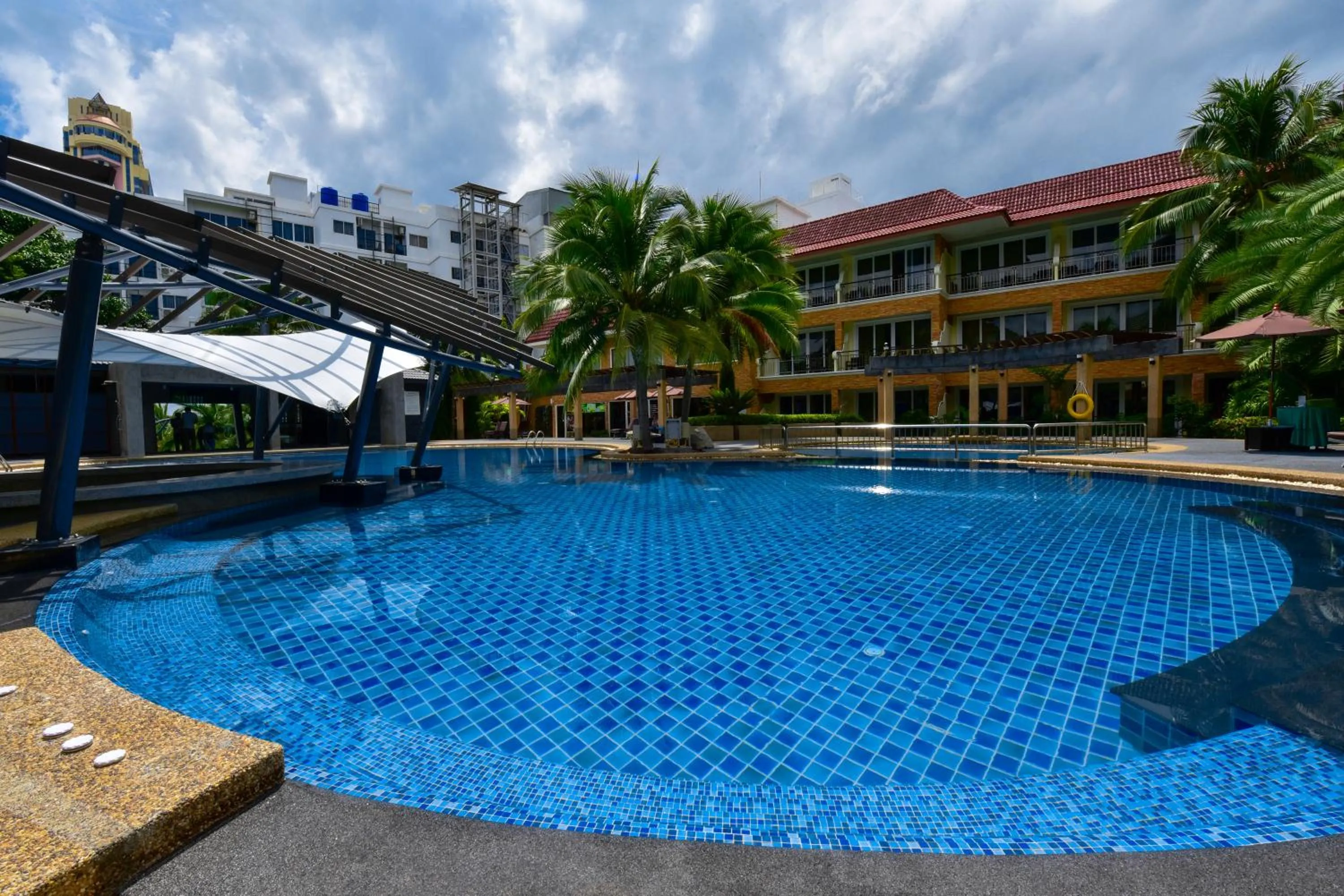 Swimming pool in R-Mar Resort and Spa Patong, Phuket
