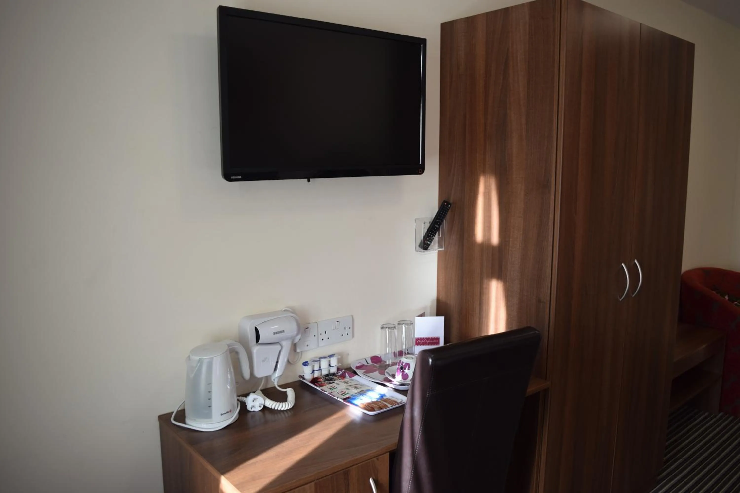 Coffee/tea facilities in Star Anglia Hotel City Center by OYO