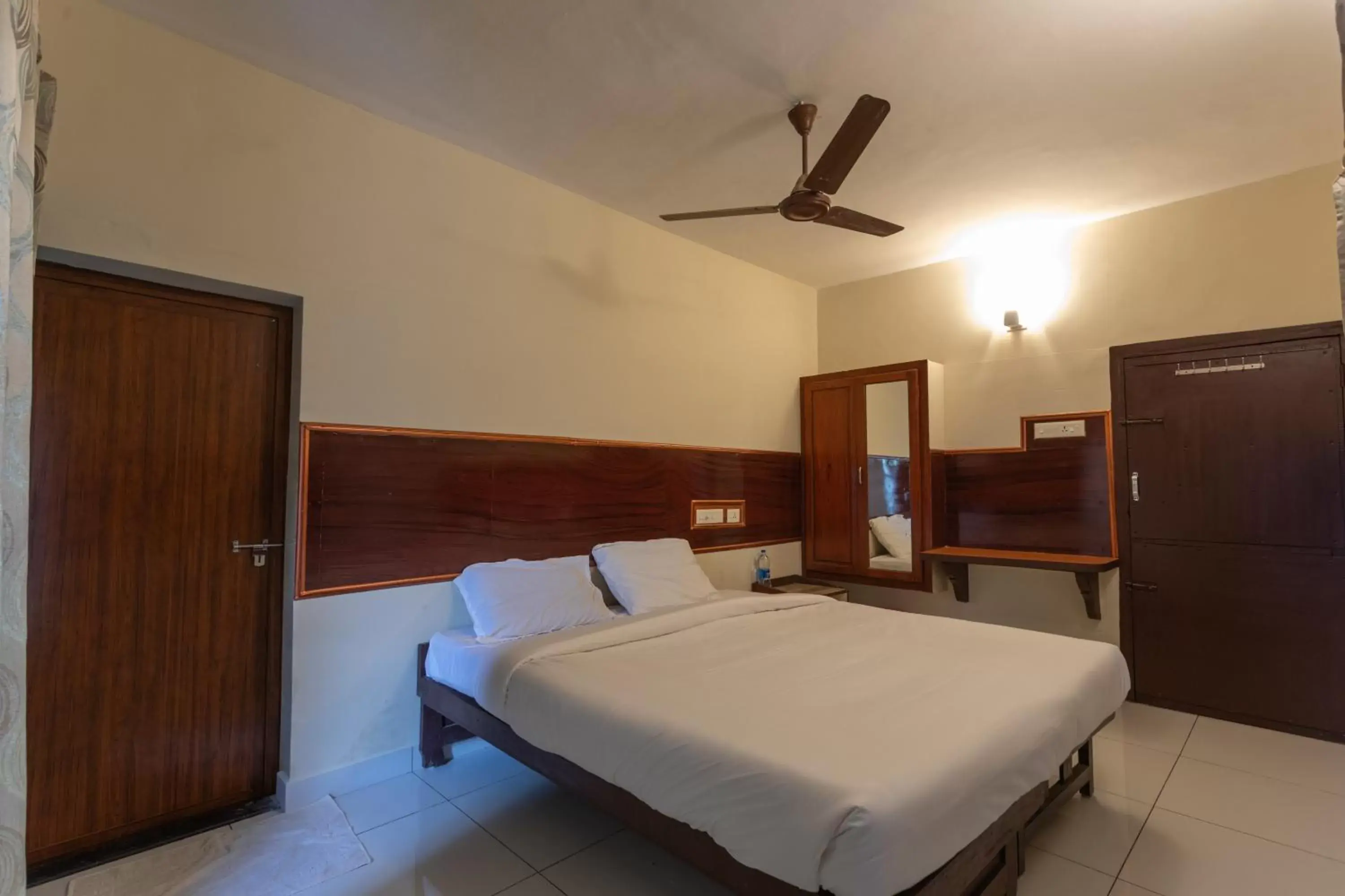 Economy Twin Room in JK Lodge Economy Twin Room in JK Lodge