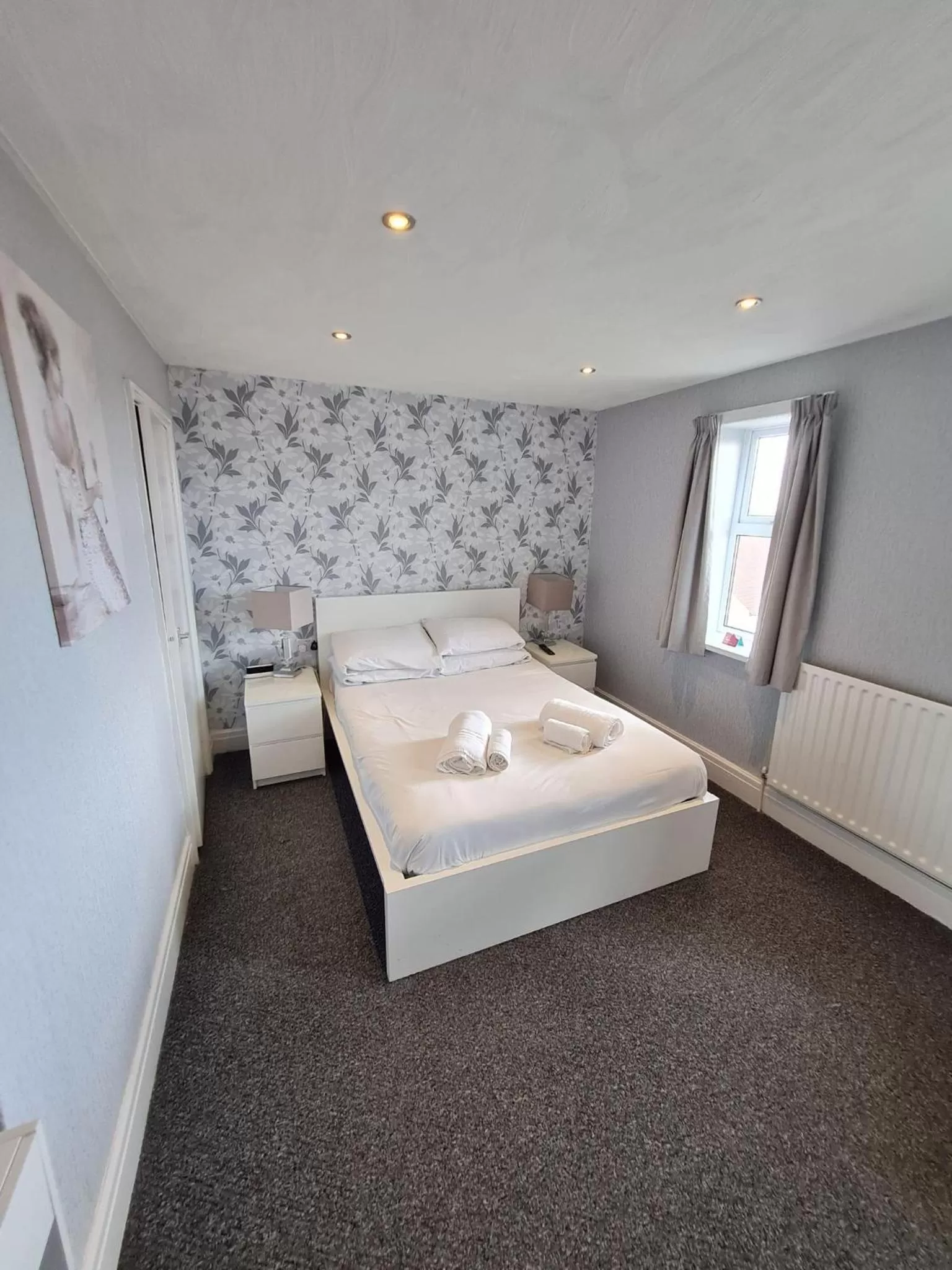 Bedroom, Bed in Queens Plaza Hotel