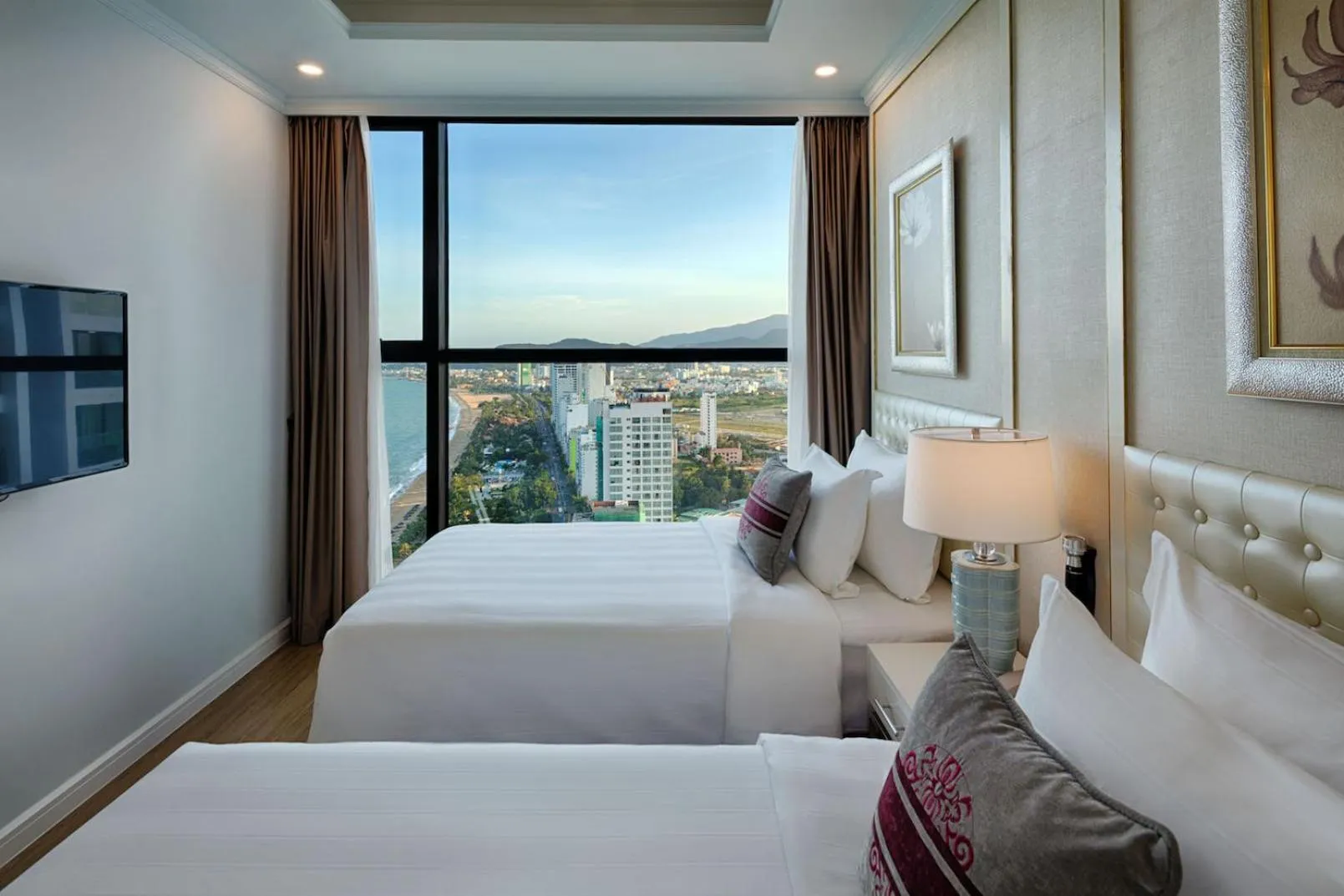 Bedroom, Bed in Vinpearl Beachfront Nha Trang