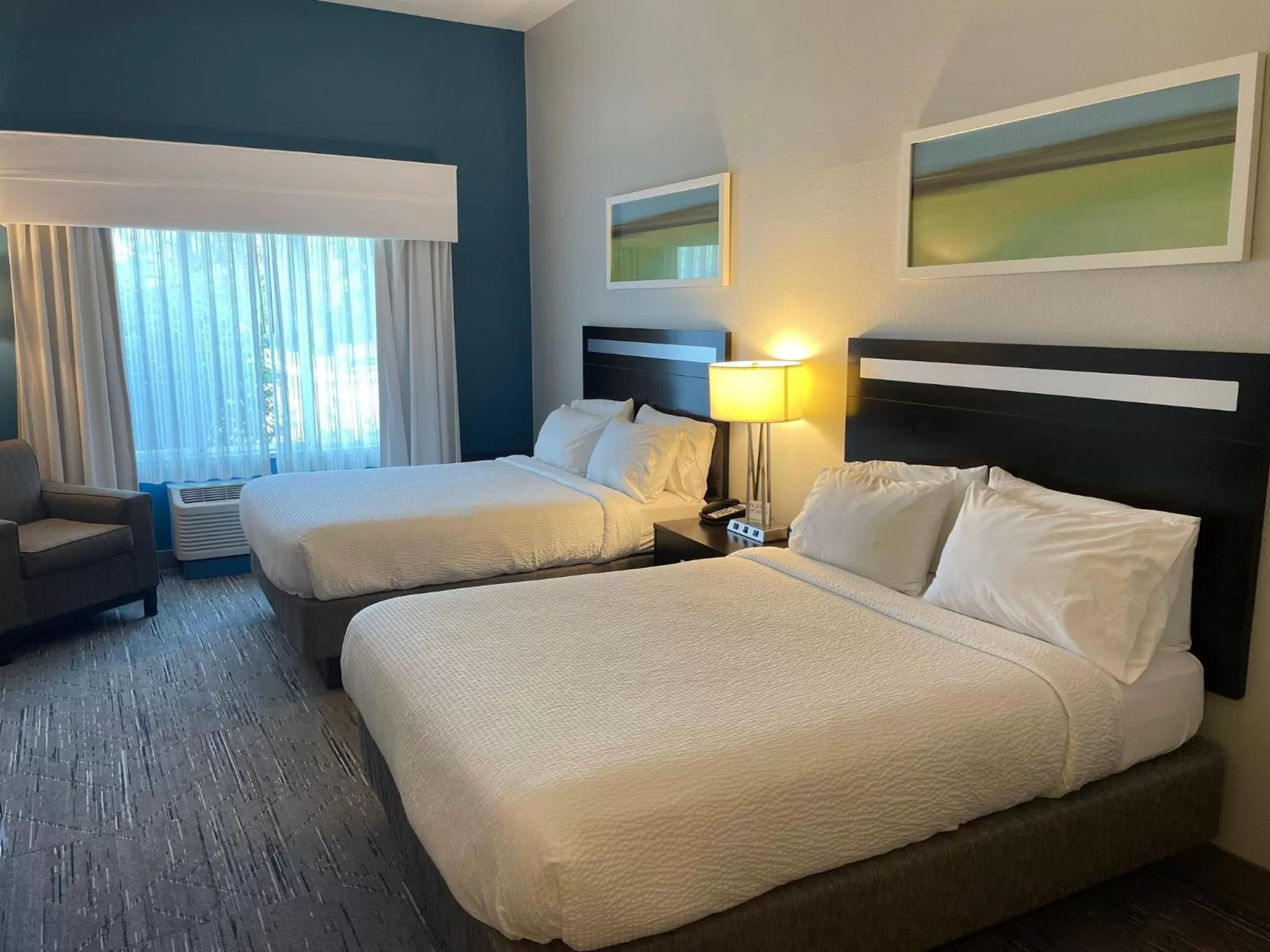 Photo of the whole room, Bed in Holiday Inn Express and Suites Montgomery by IHG