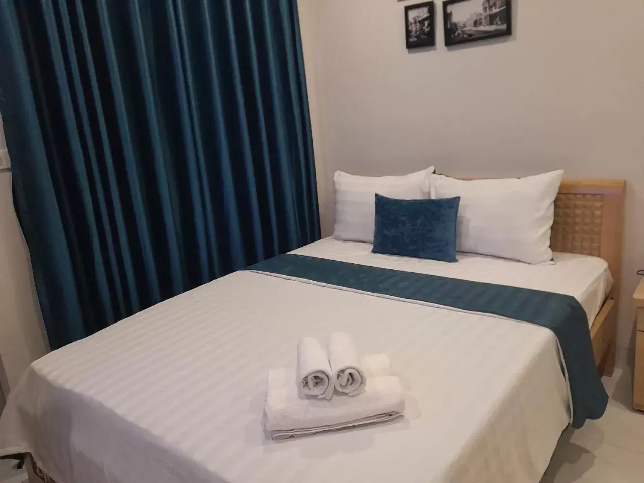 Standard Double Room in Hanoi Holiday Hotel Standard Double Room in Hanoi Holiday Hotel