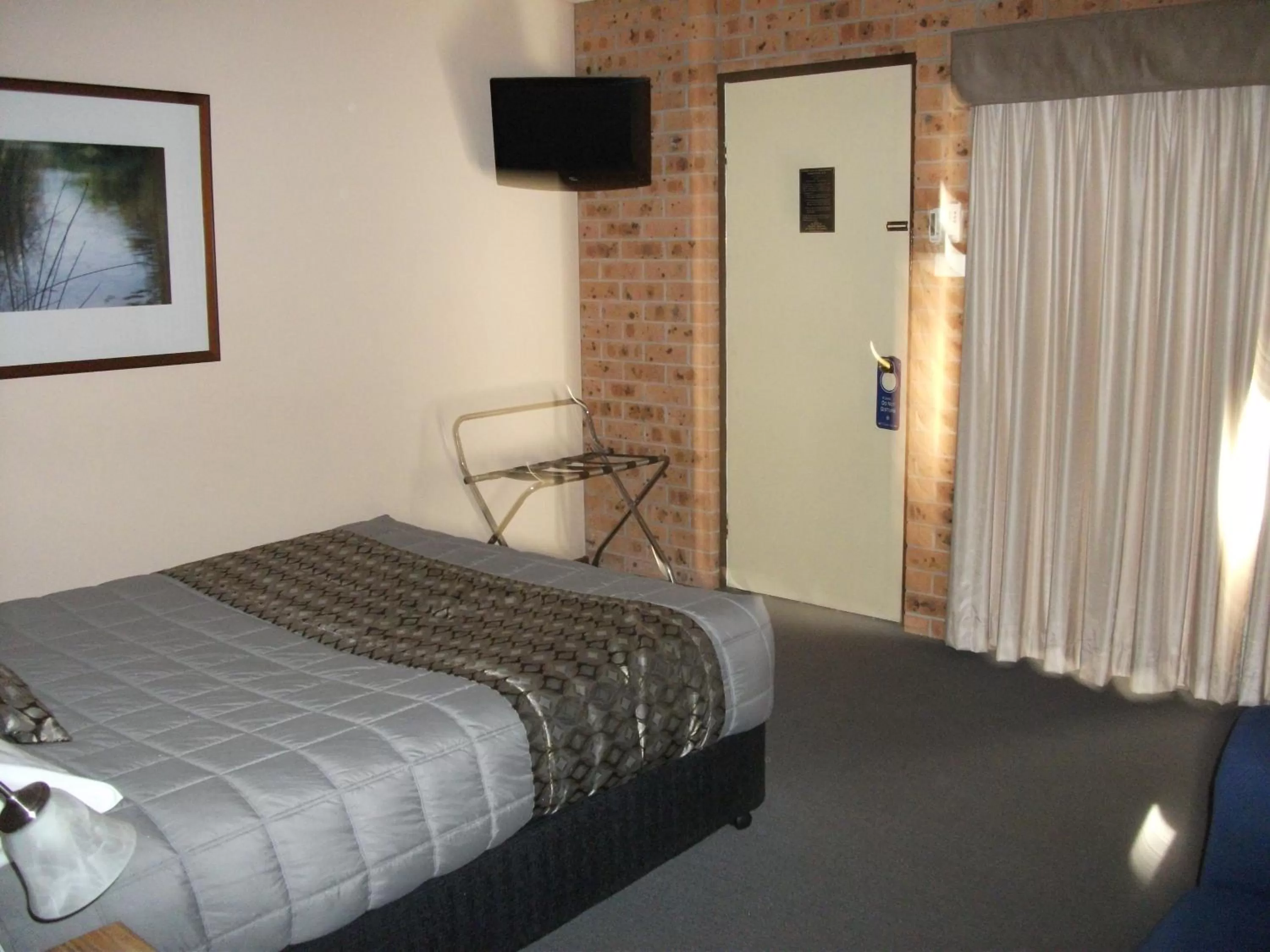 Bedroom, Bed in Baybrook Motor Inn