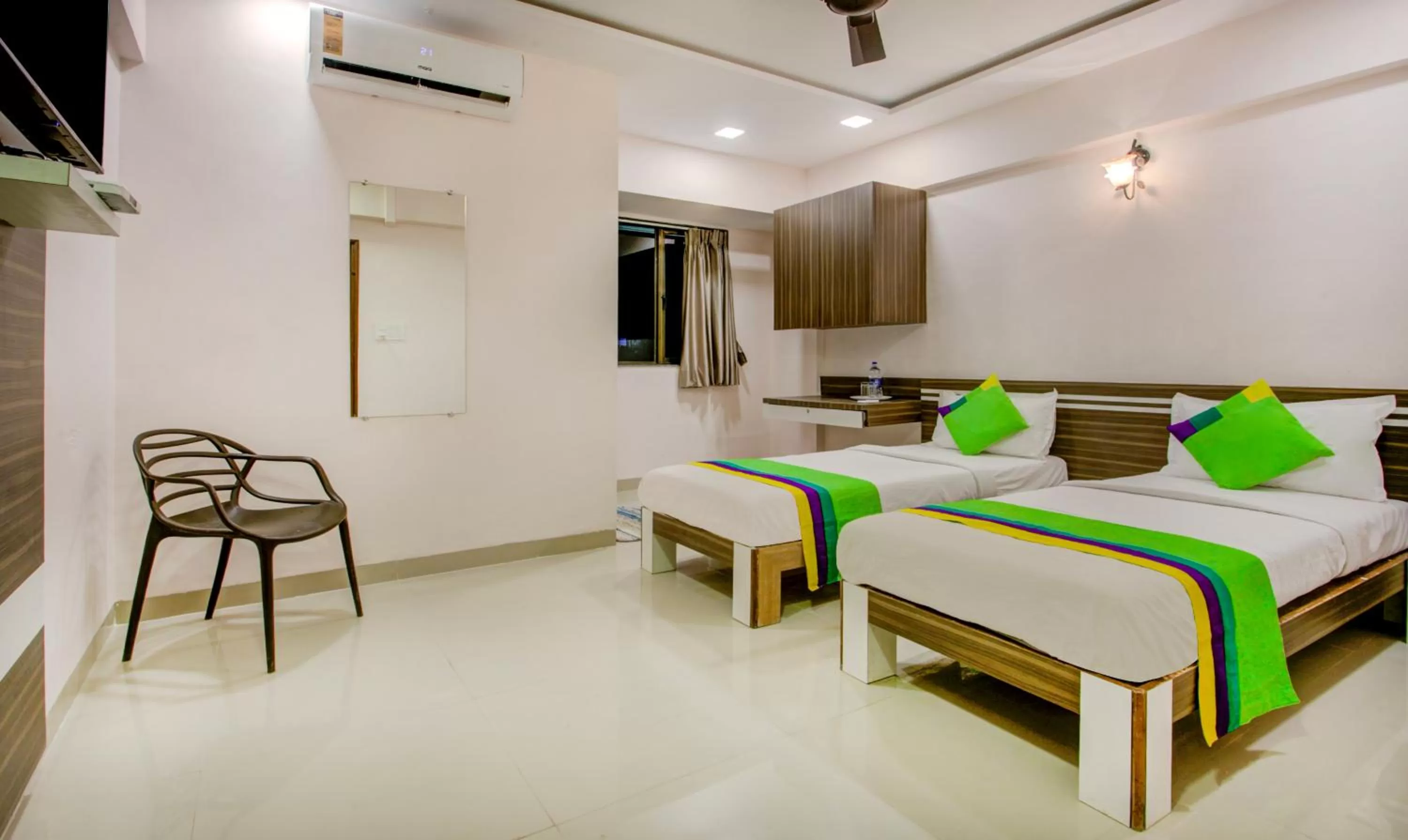 Bed in Treebo Kings Inn Vashi