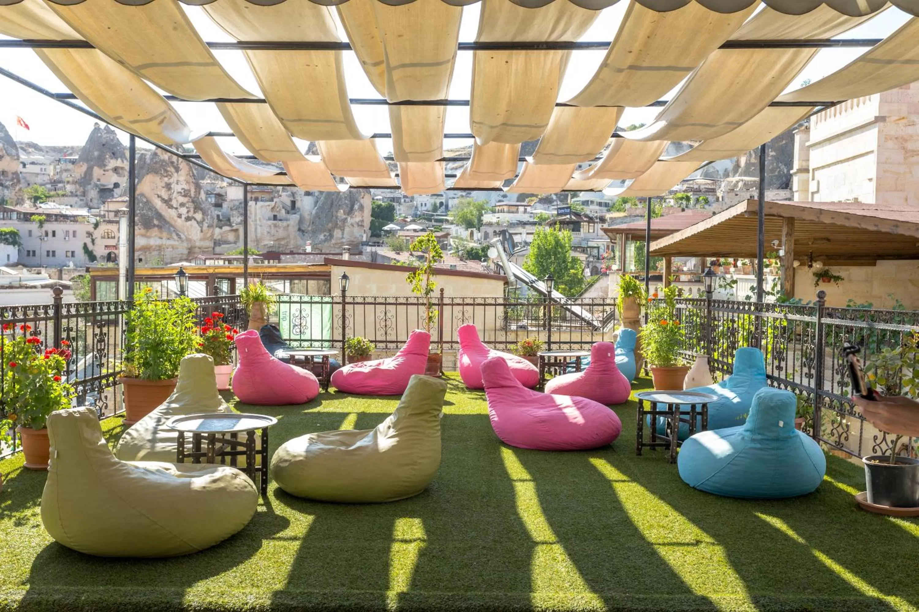 Restaurant/places to eat in Hidden Cave Hotel