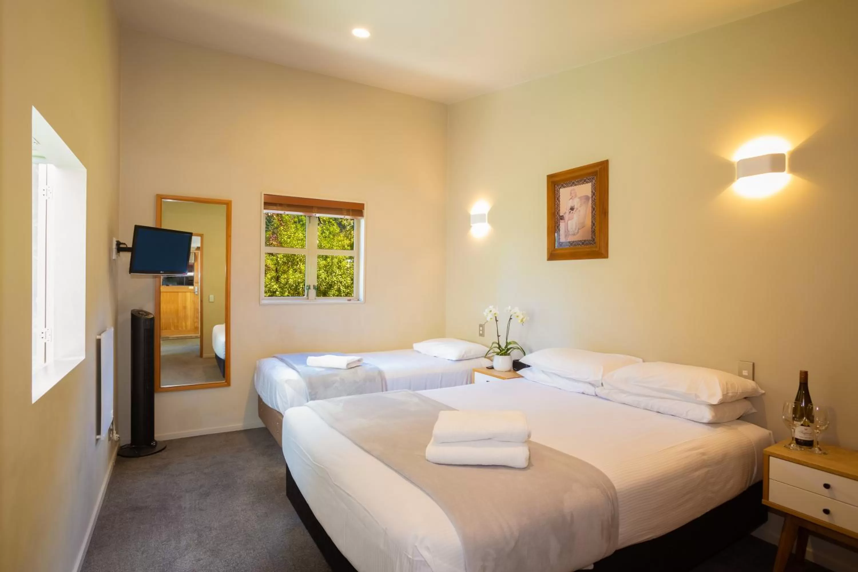 Bedroom, Bed in Cranbury Court Apartments