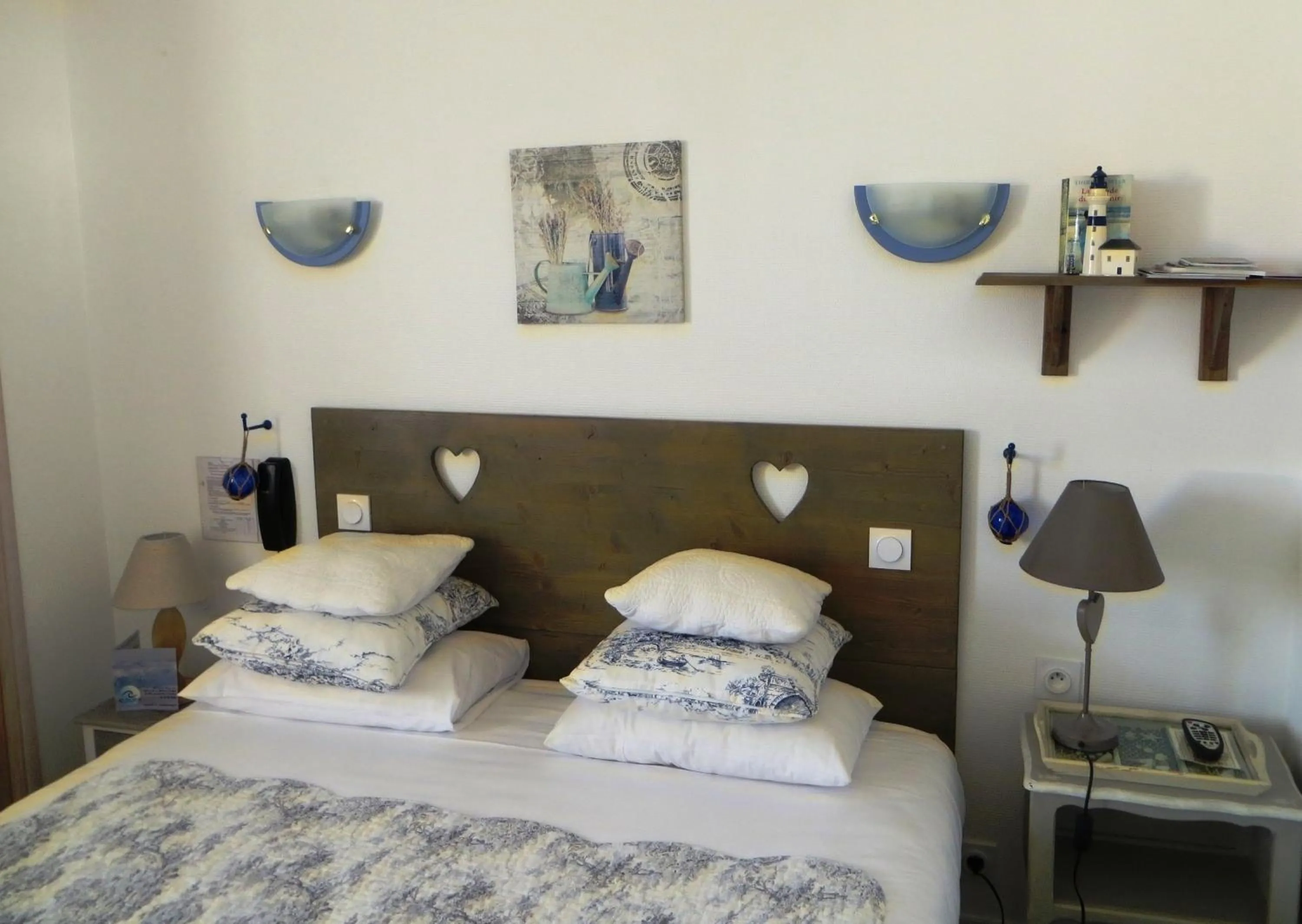 Bed in Hôtel Les Embruns Sables d'Olonne