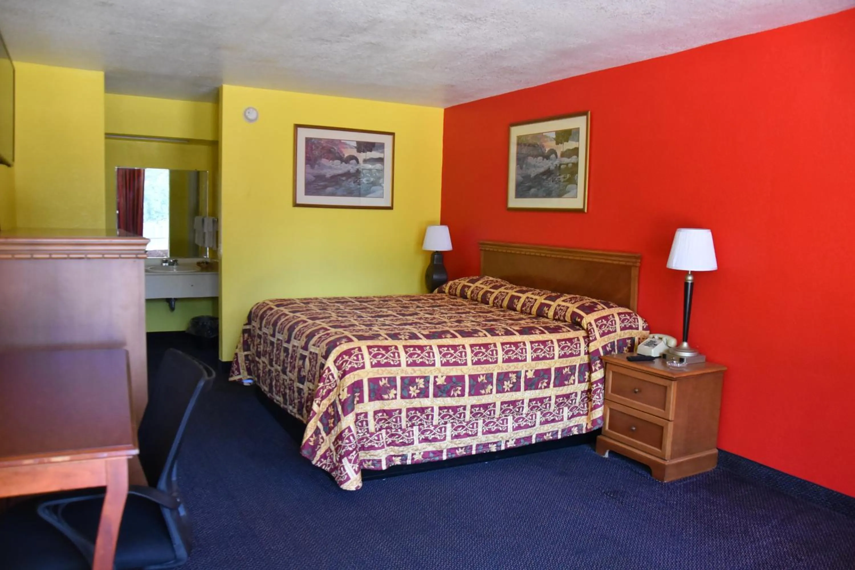 Bed in Homeplace Inn