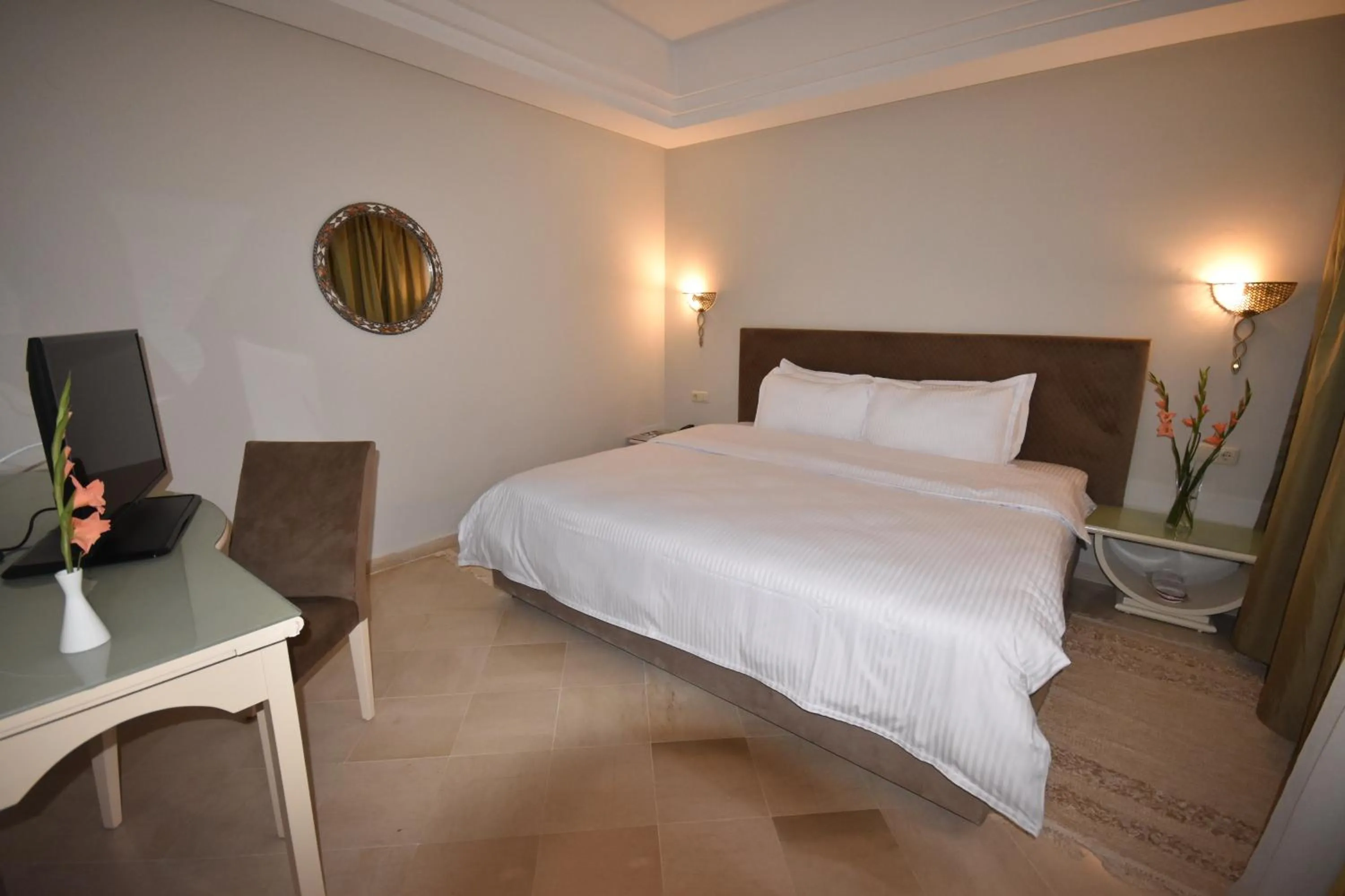Junior Queen Suite in Ramada Plaza by Wyndham Tunis