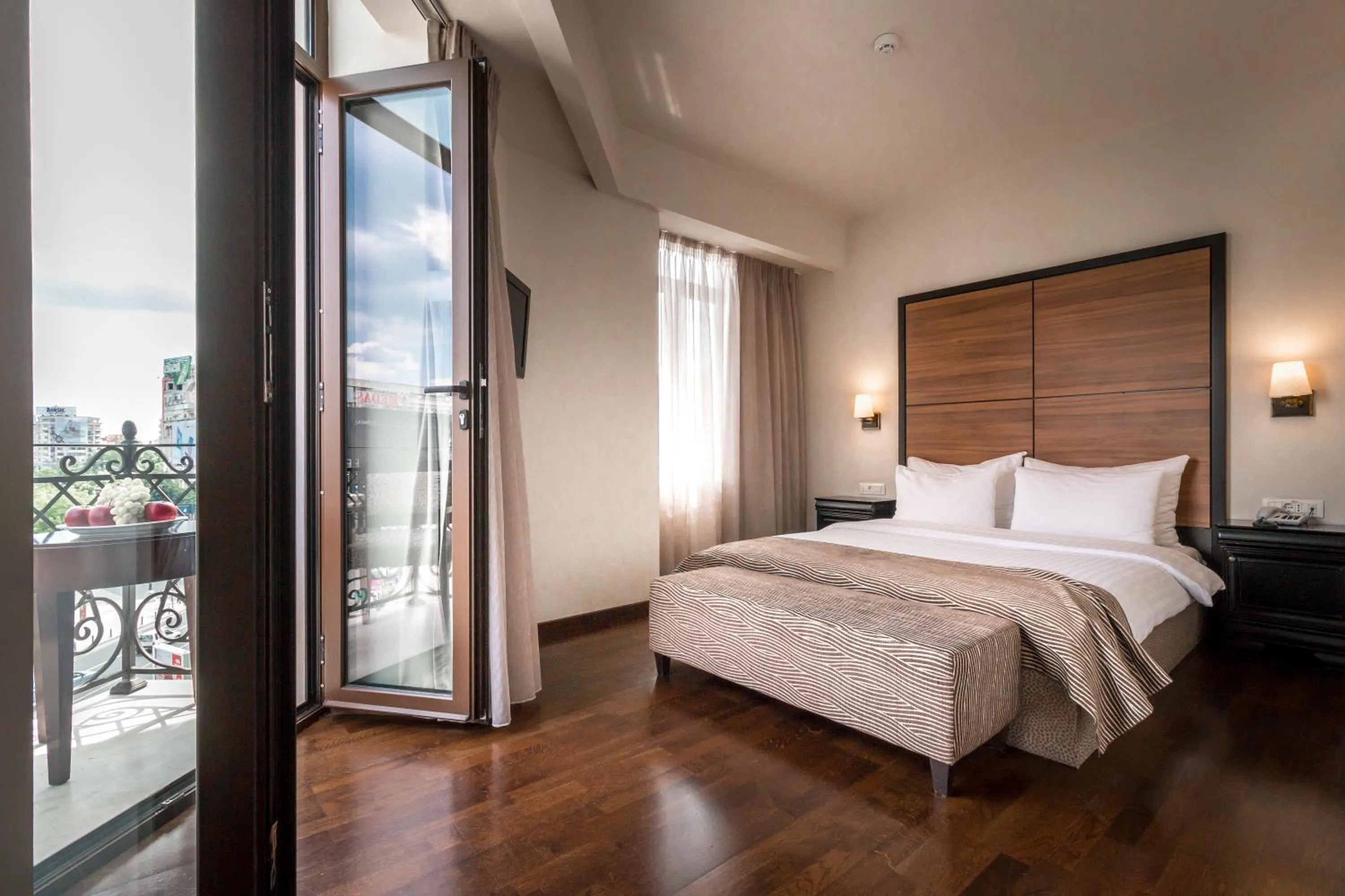 Photo of the whole room, Bed in Europa Royale Bucharest