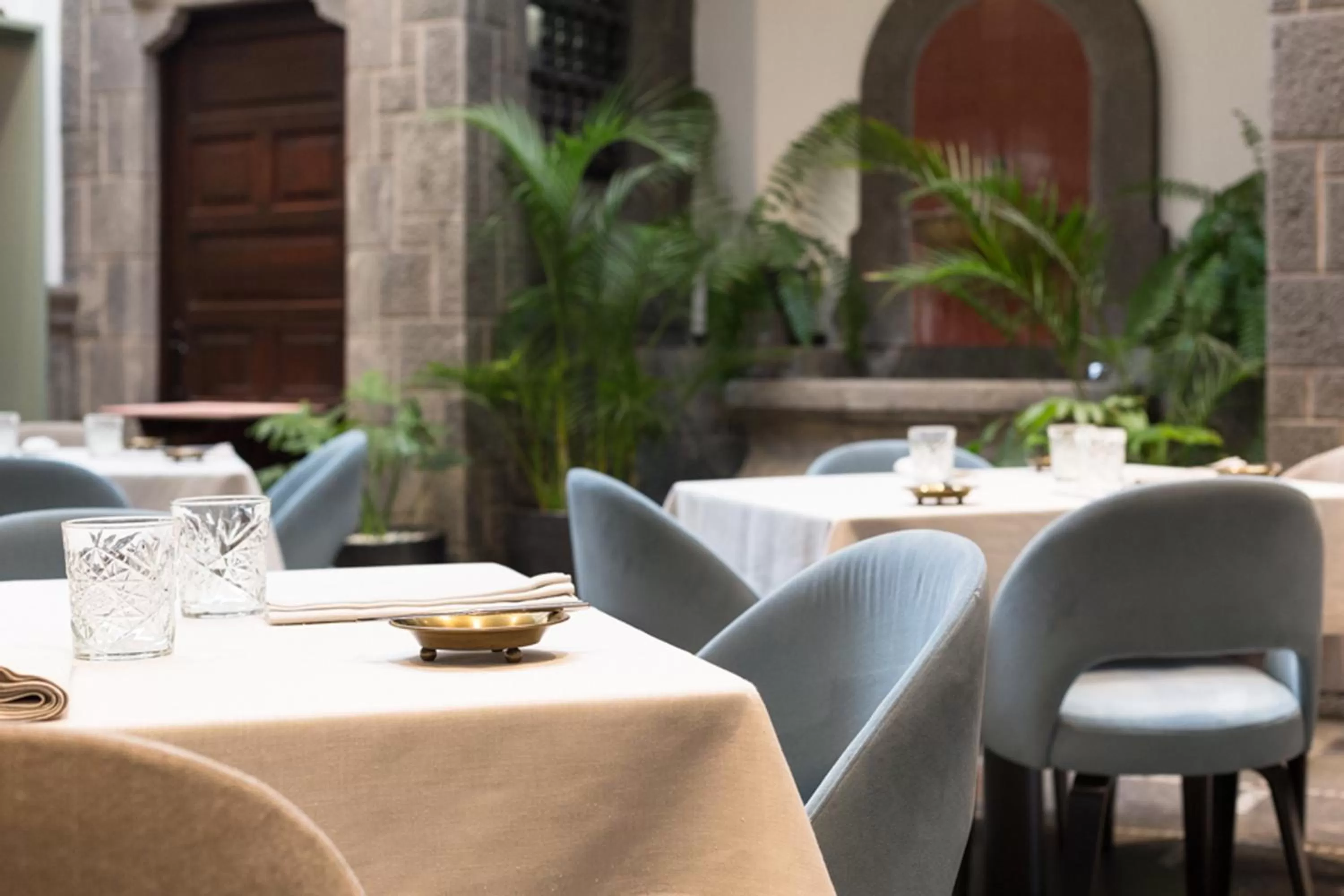 Restaurant/places to eat in Suites 1478