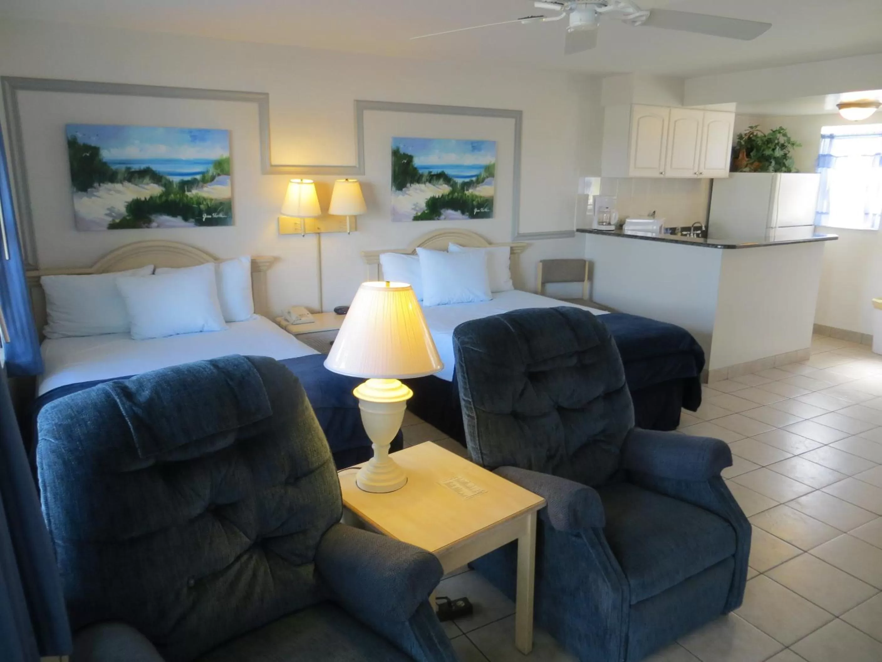 Seating area in Sand Castle Motel