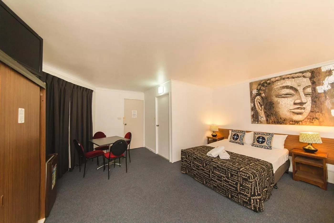 Bed in Hampton Villa Motel